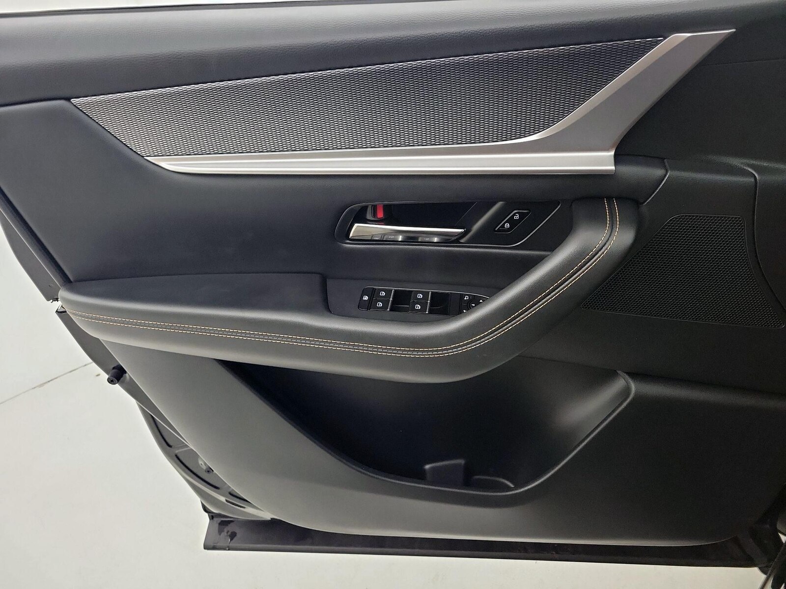 2025 Mazda CX-70 Premium Package - Photo 13