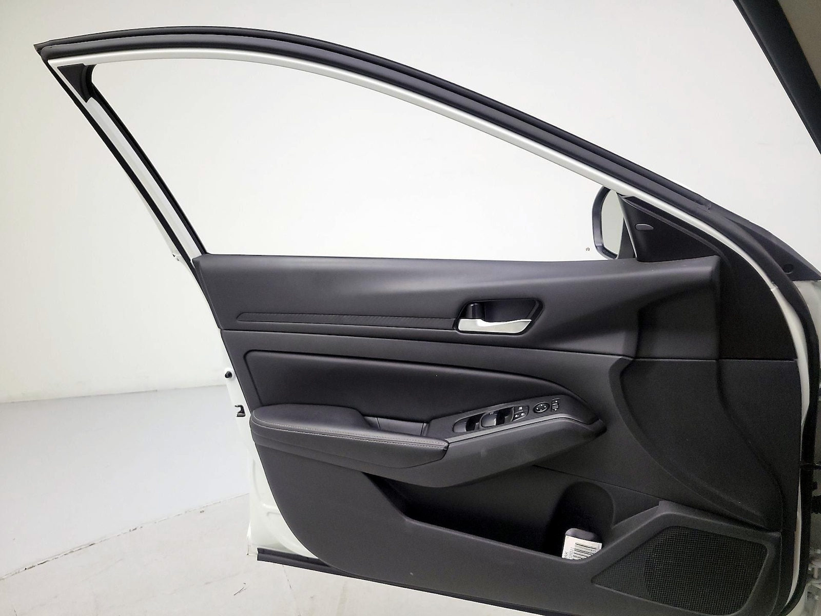 2024 Nissan Altima SV - Photo 13