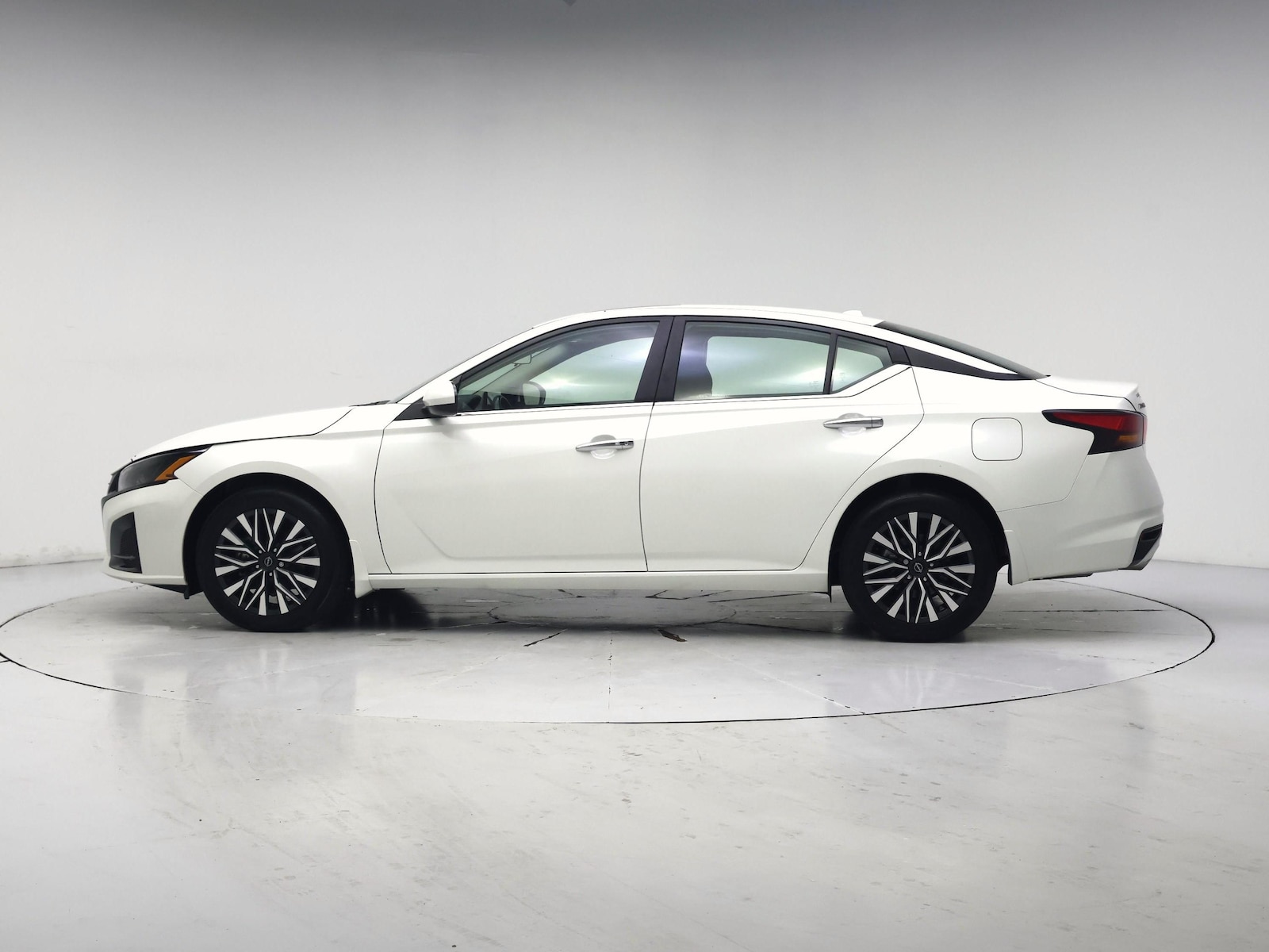 2024 Nissan Altima SV - Photo 4