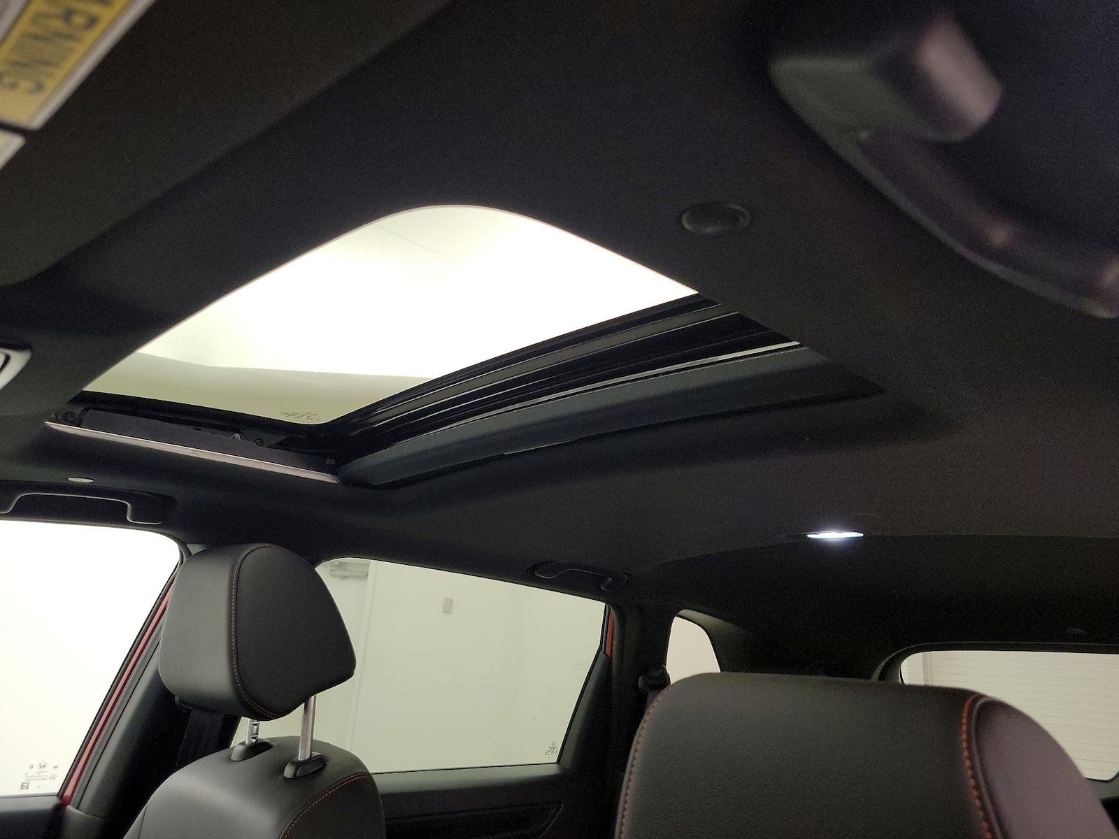Sunroof(s) & Overhead Airbags