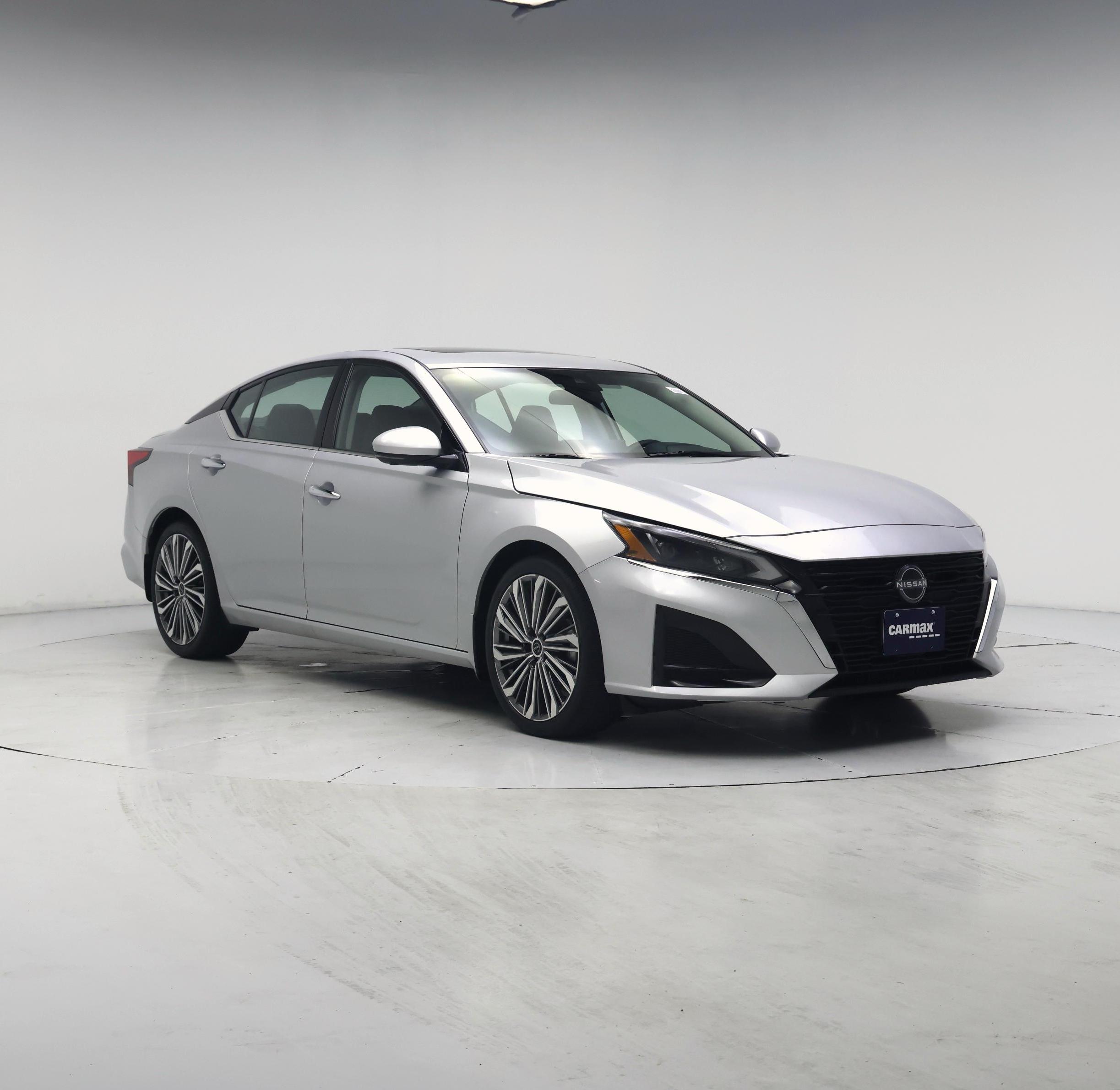 Silver 2023 Nissan Altima Sedan Front-Wheel Drive Automatic