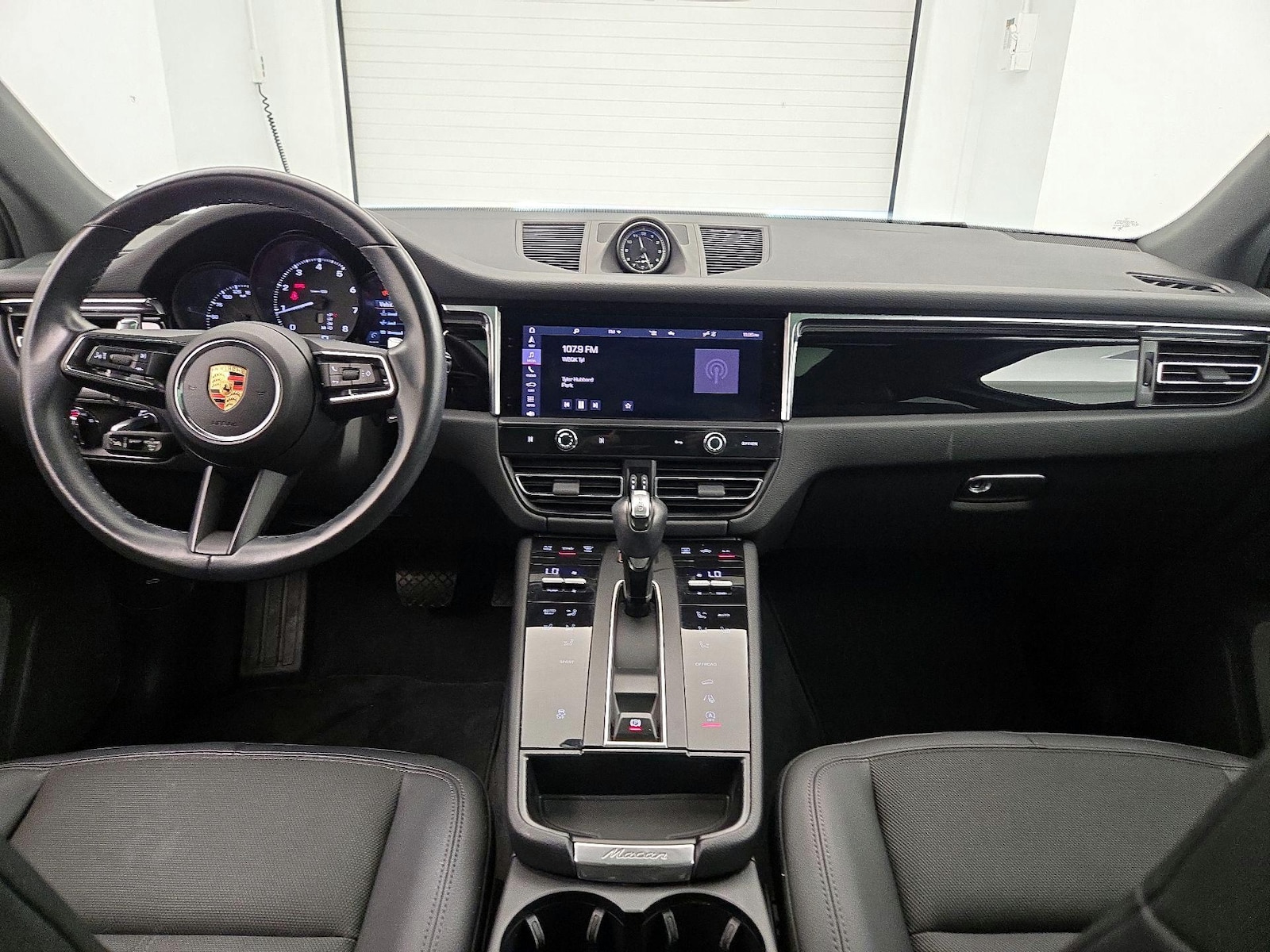 2023 Porsche Macan T - Photo 10