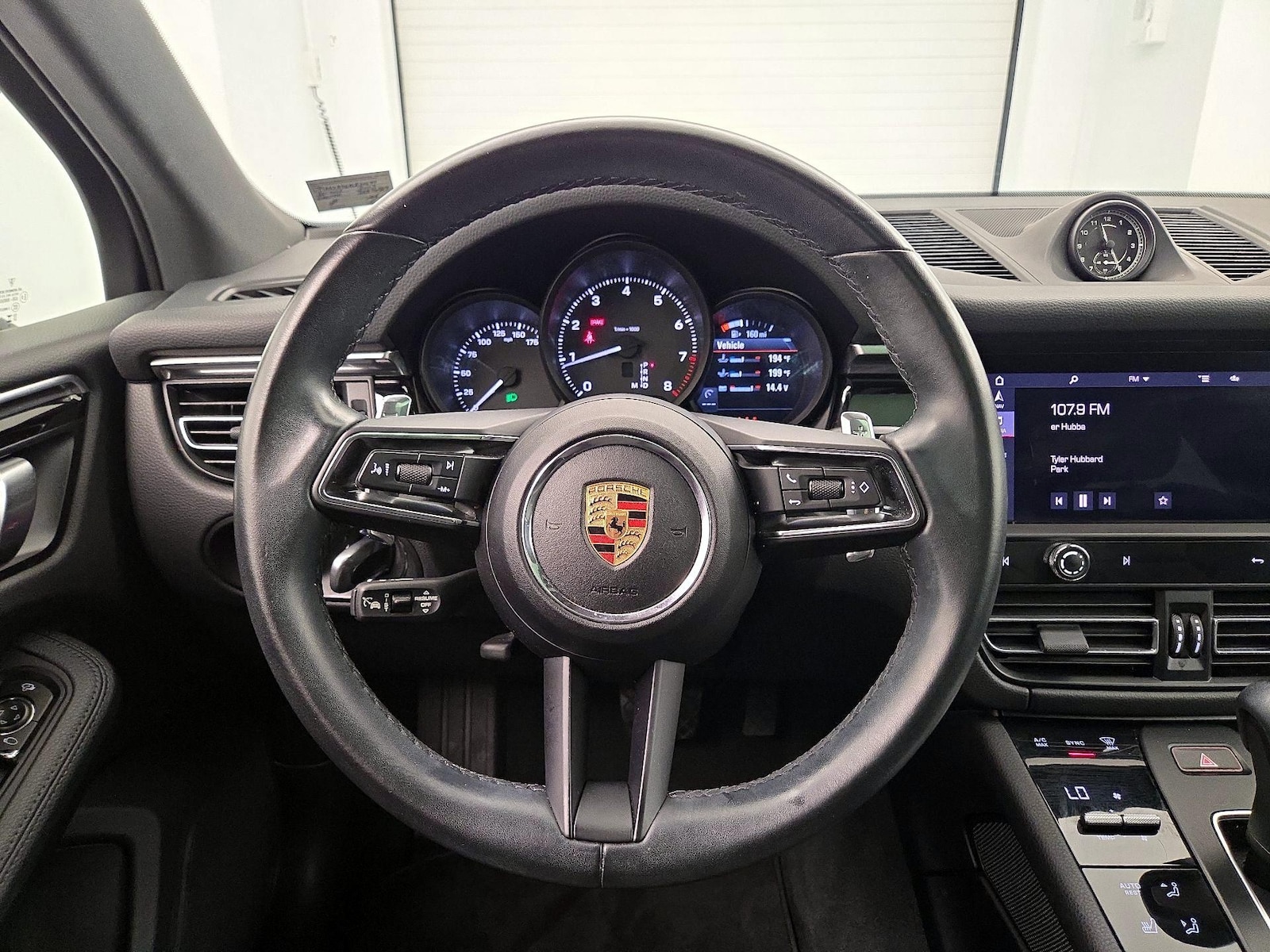 2023 Porsche Macan T - Photo 11