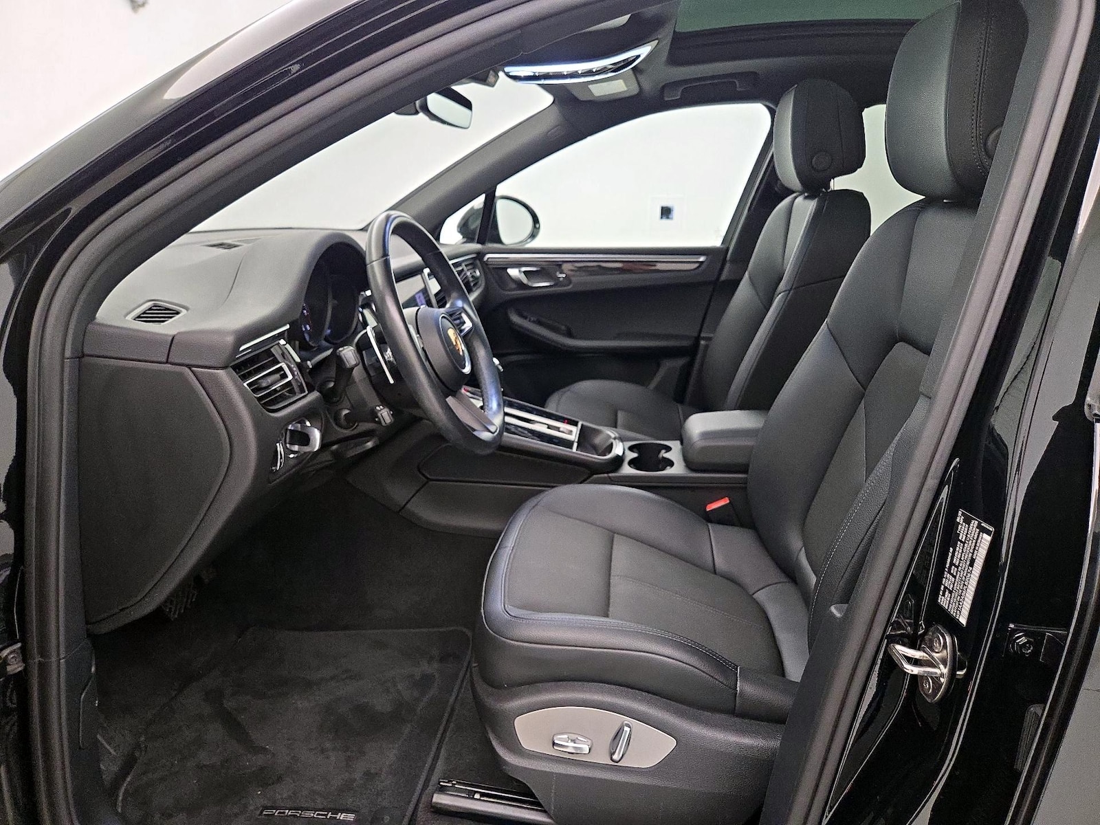 2023 Porsche Macan T - Photo 12