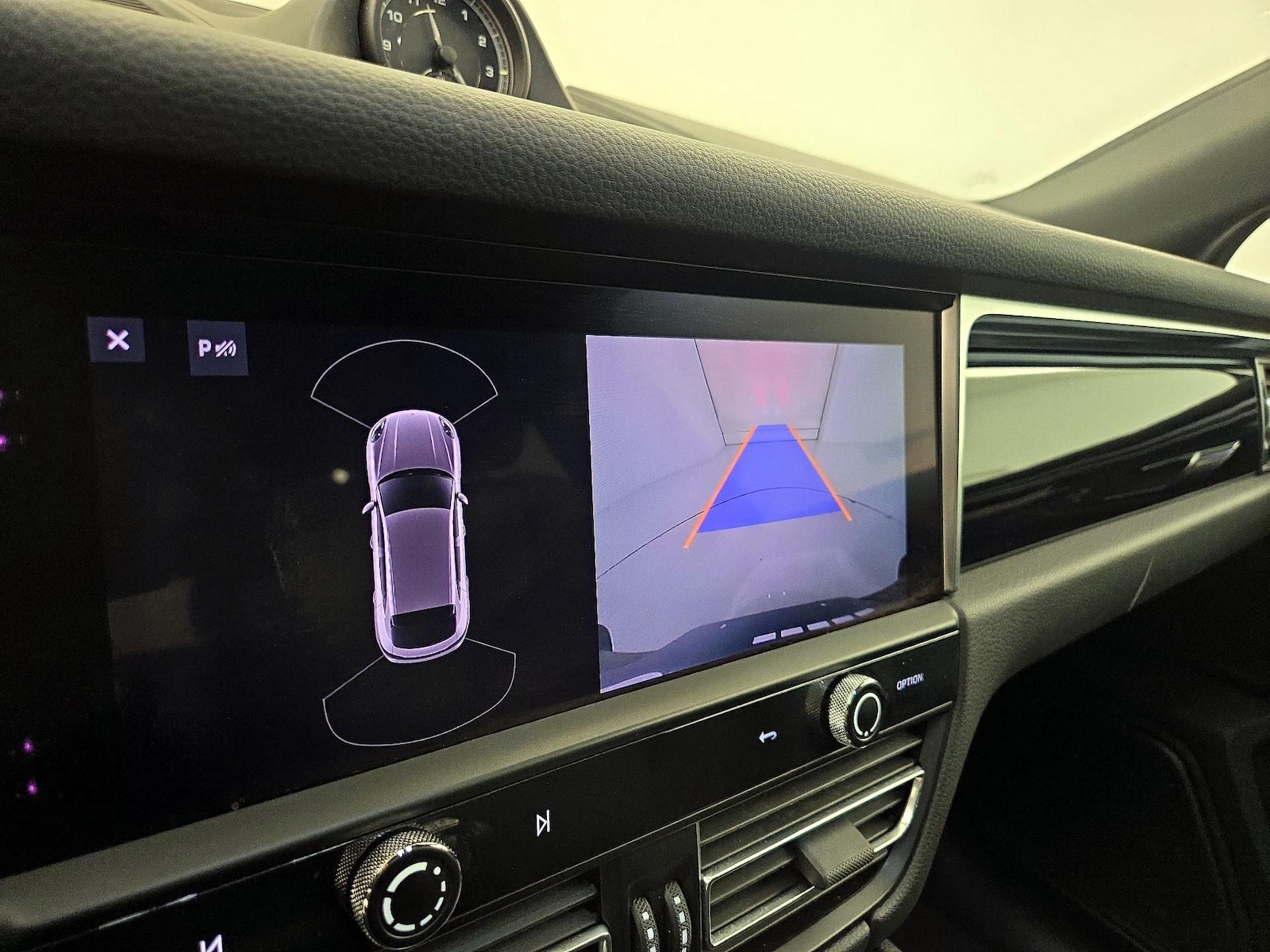 2023 Porsche Macan T - Photo 16