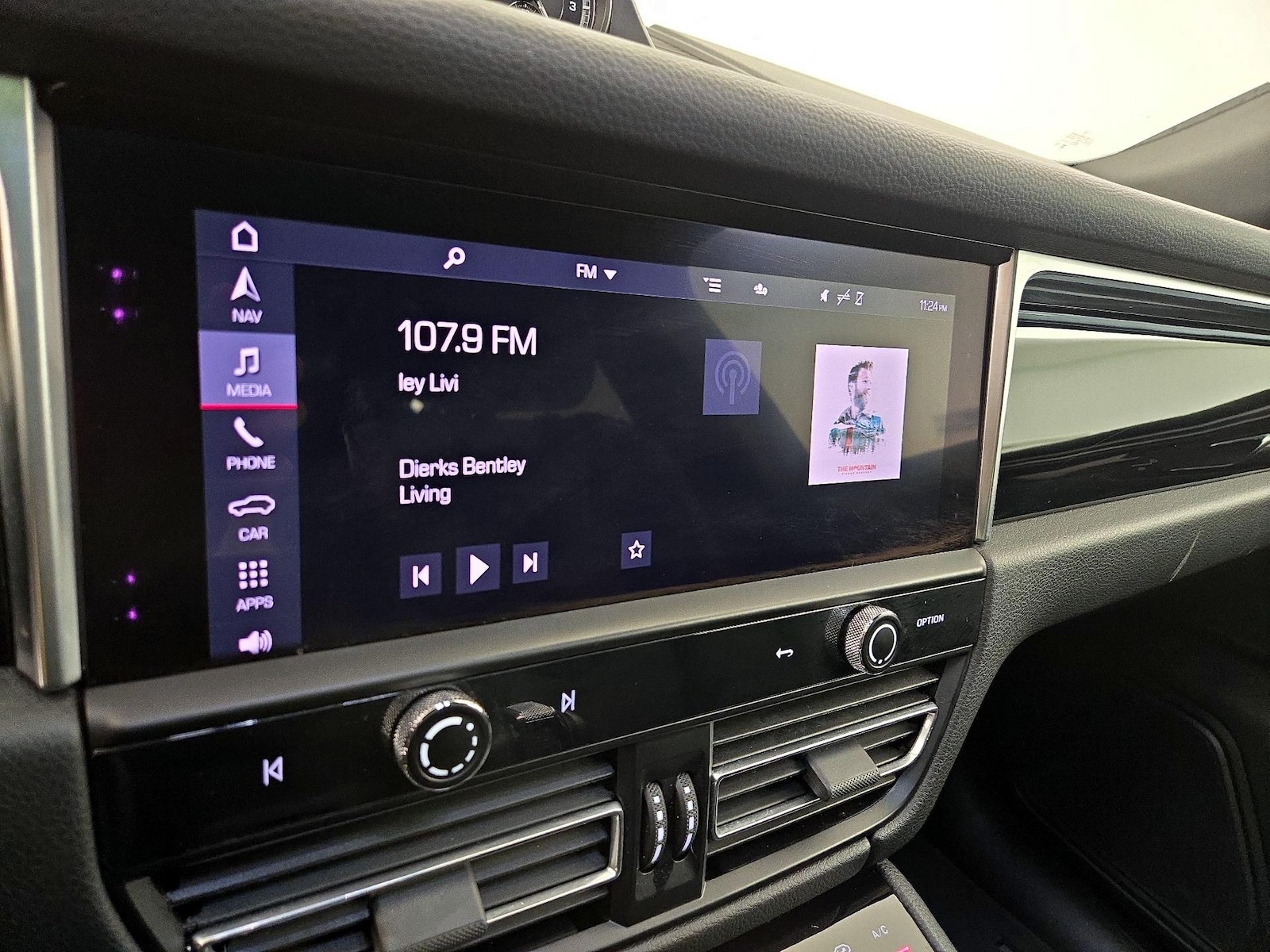 2023 Porsche Macan T - Photo 17