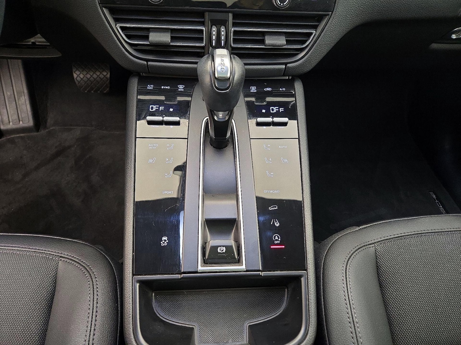 2023 Porsche Macan T - Photo 19