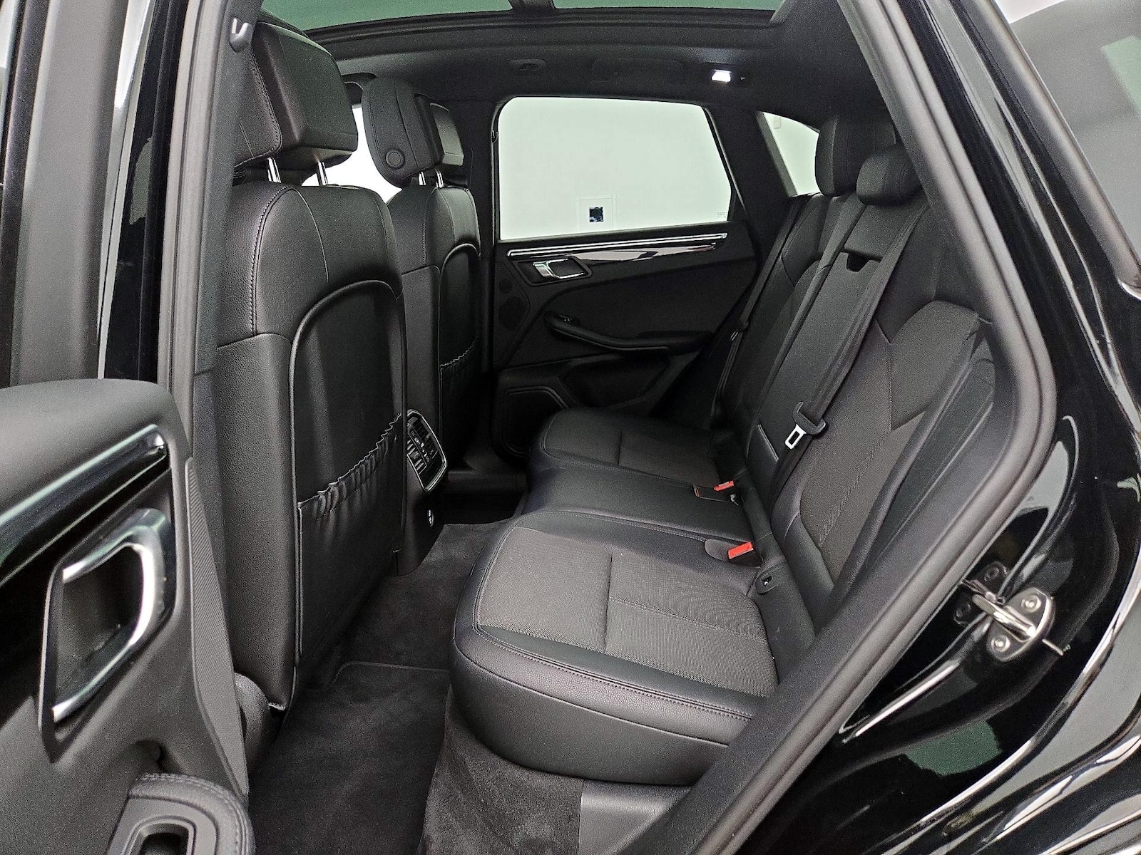 2023 Porsche Macan T - Photo 22
