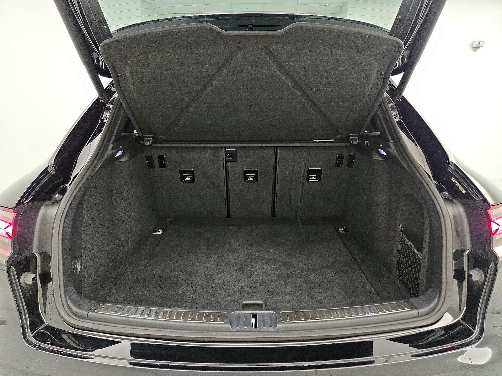 2023 Porsche Macan T - Photo 23
