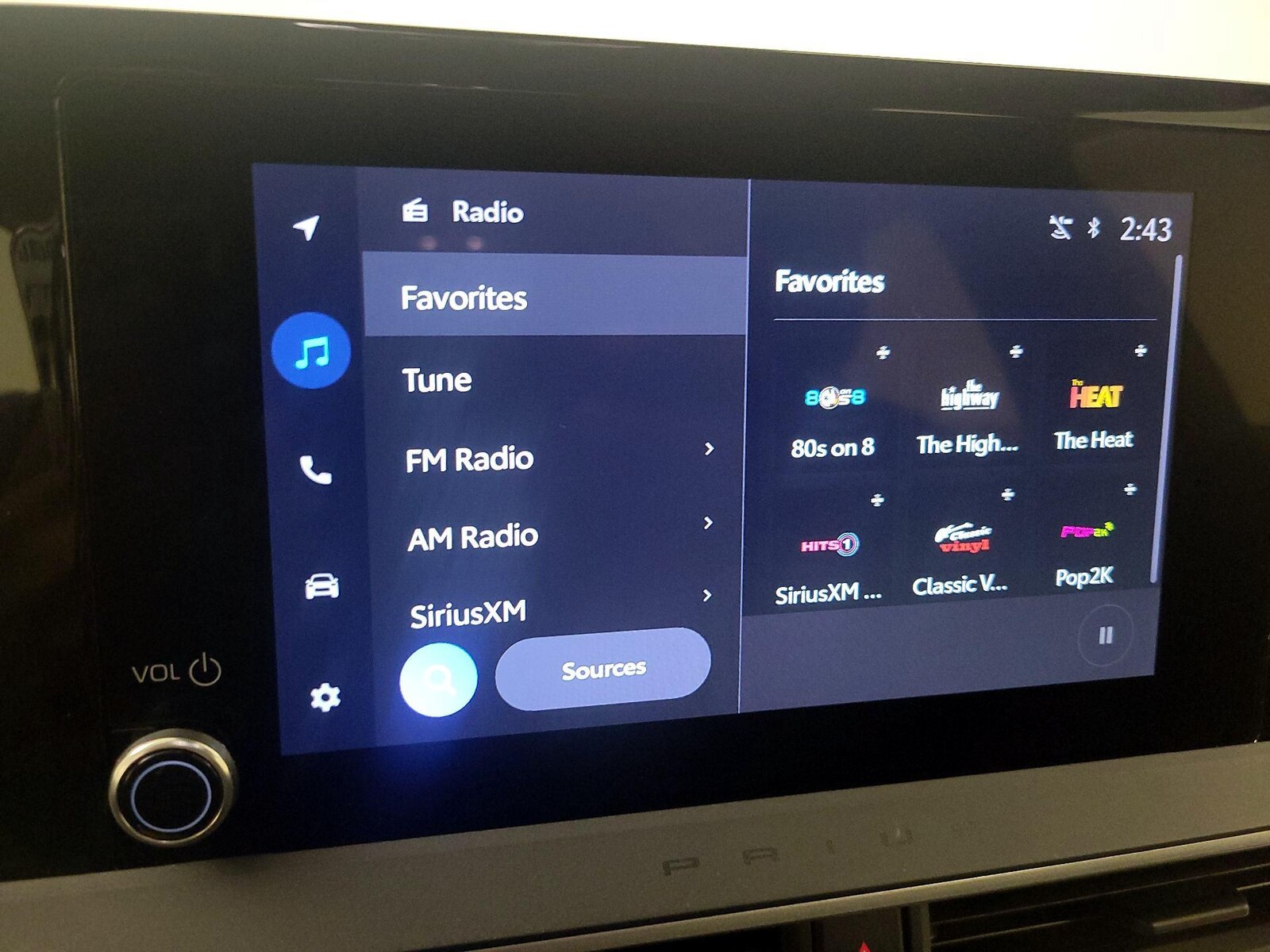 2025 Toyota Prius LE - Photo 15