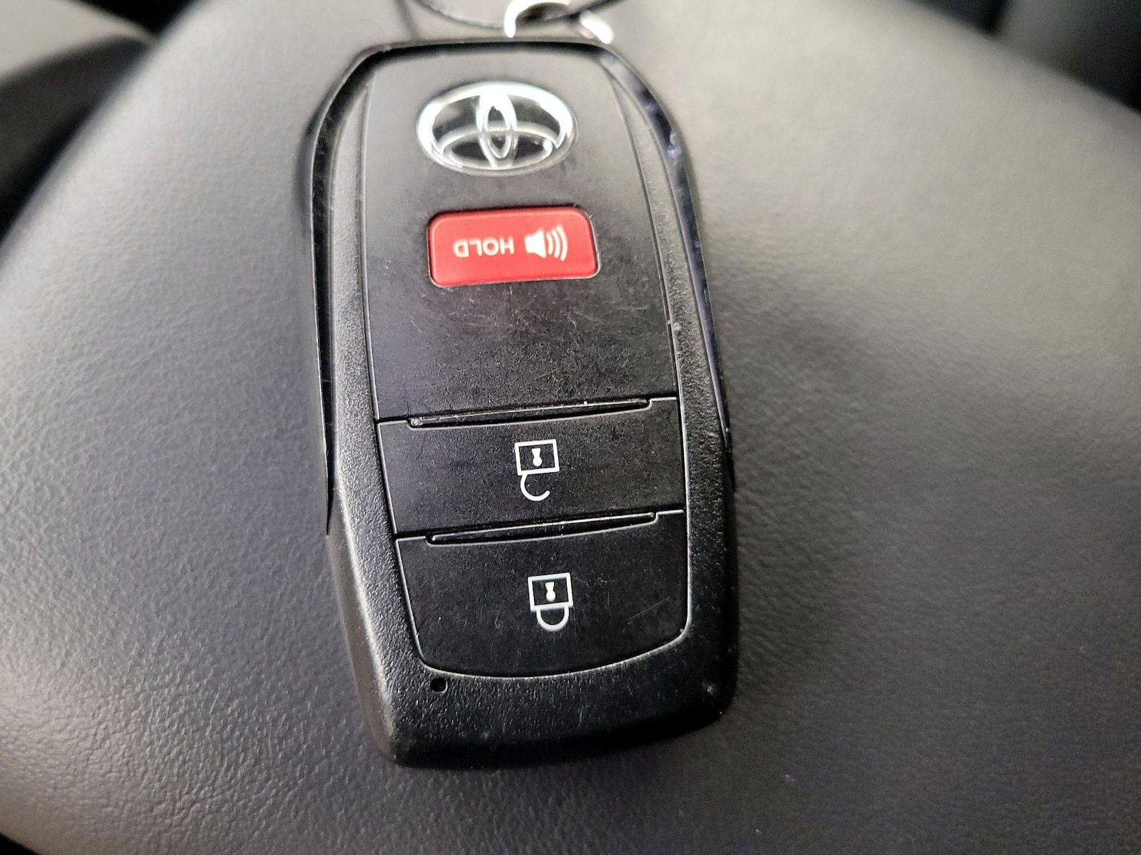 2025 Toyota Prius LE - Photo 22