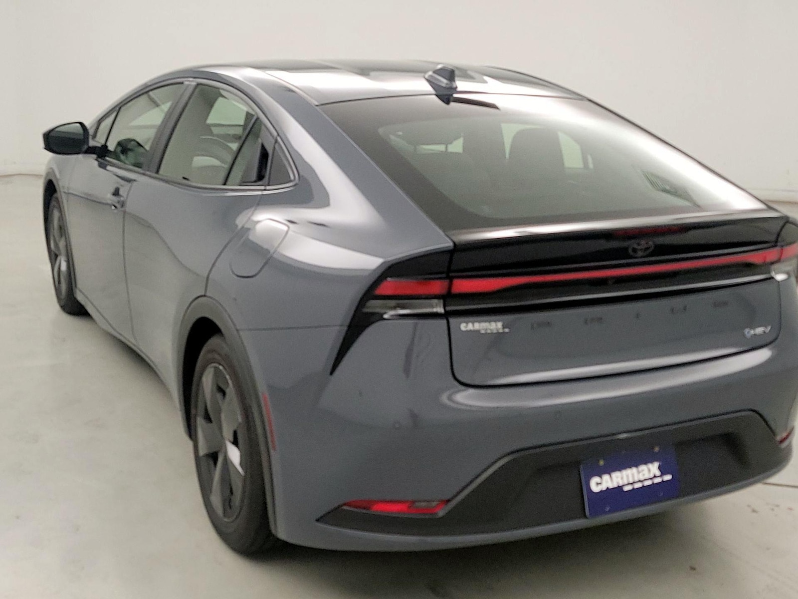 2025 Toyota Prius LE - Photo 8