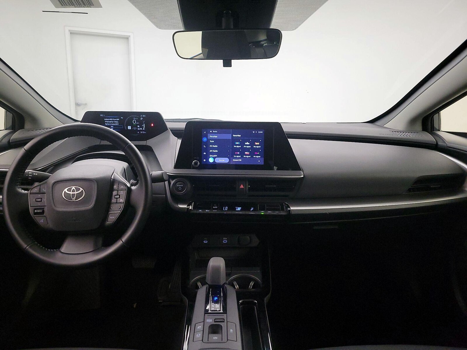 2025 Toyota Prius LE - Photo 9