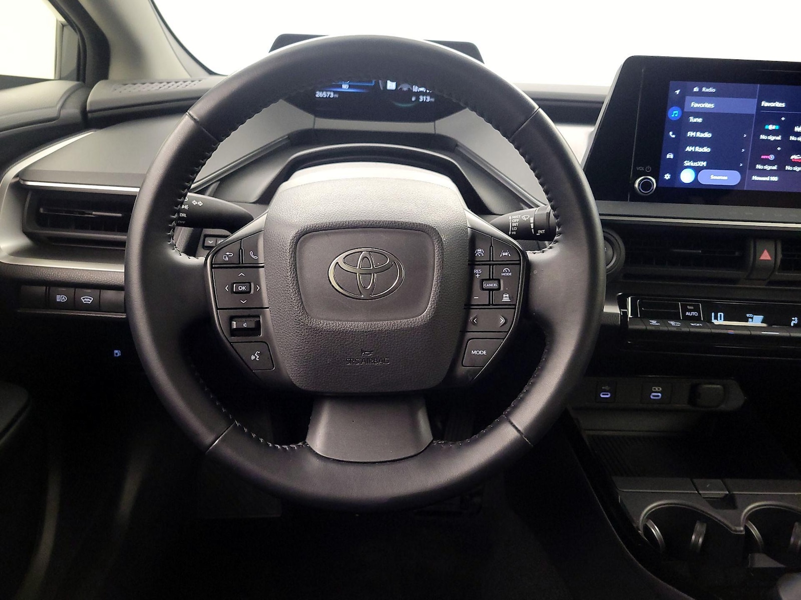2025 Toyota Prius LE - Photo 10