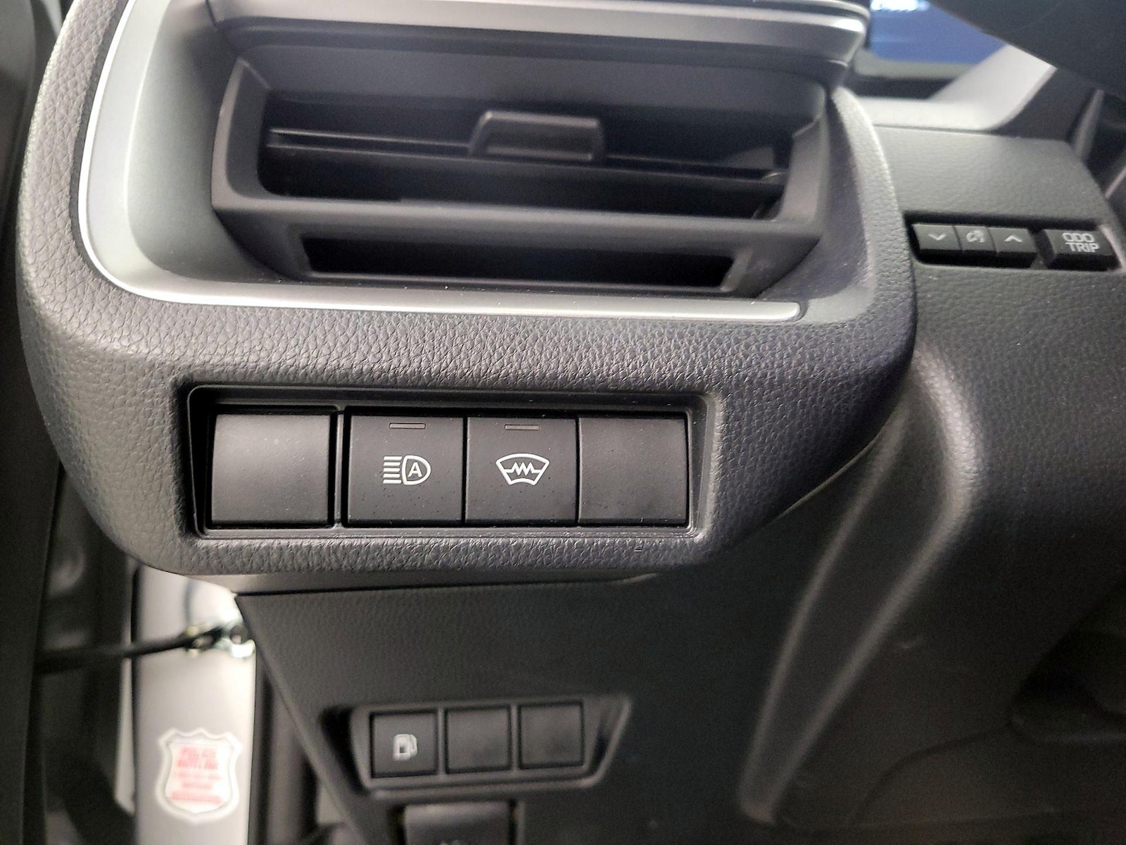 2025 Toyota Prius LE - Photo 13