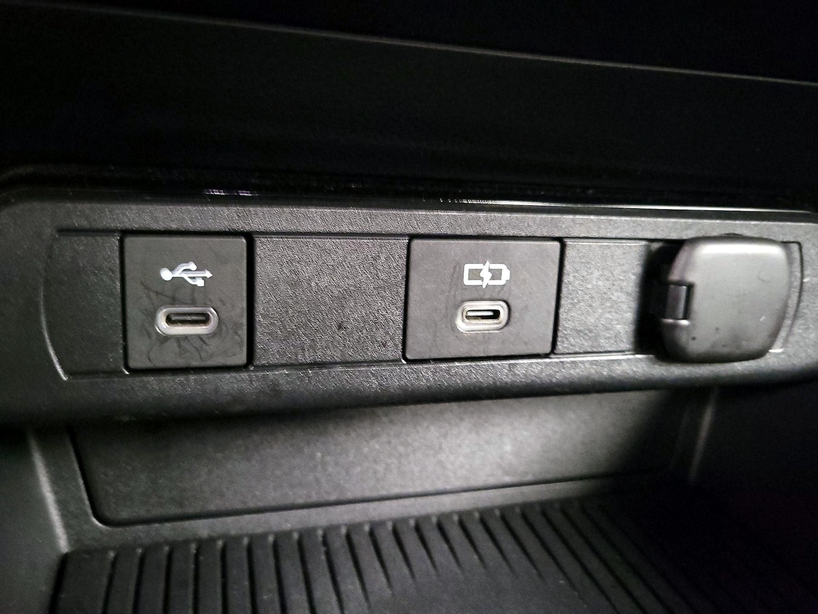 2025 Toyota Prius LE - Photo 18