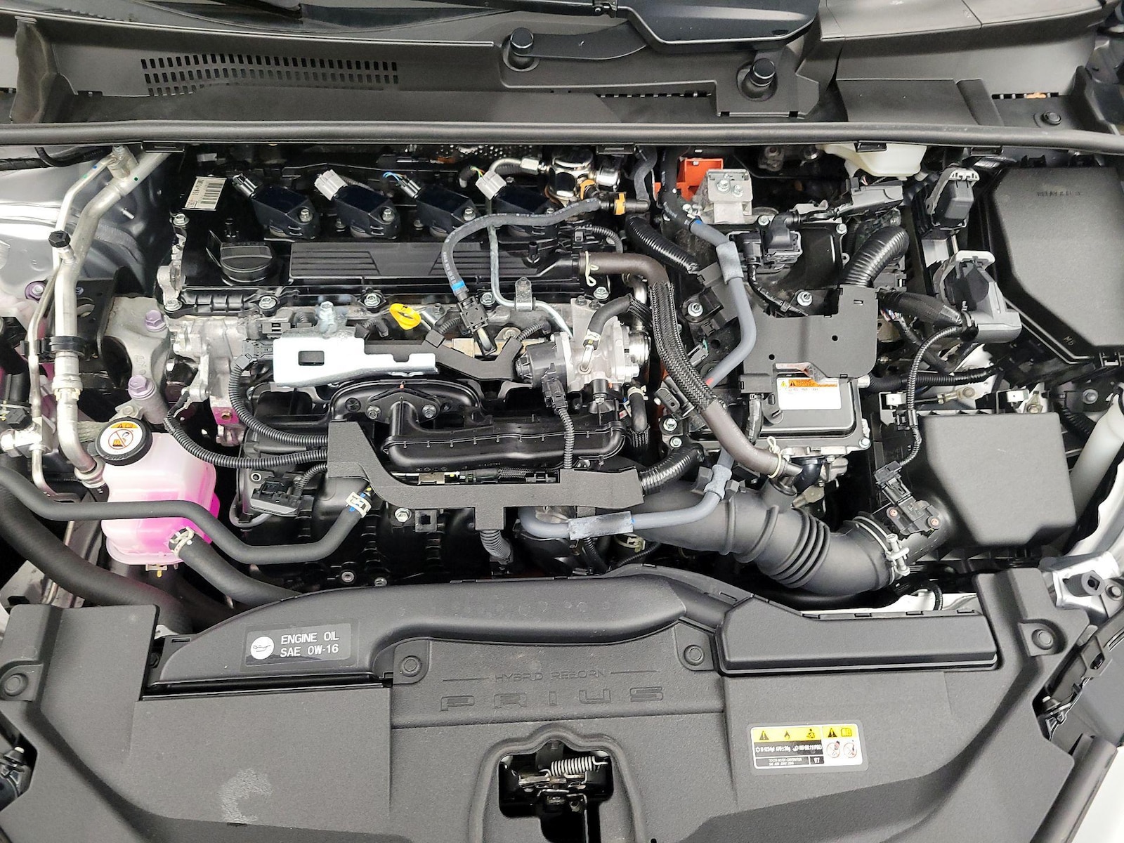 2025 Toyota Prius LE - Photo 21
