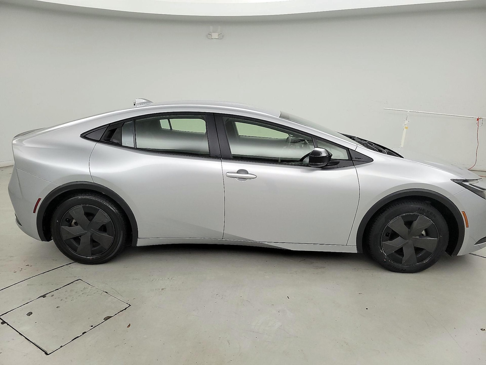 2025 Toyota Prius LE - Photo 5