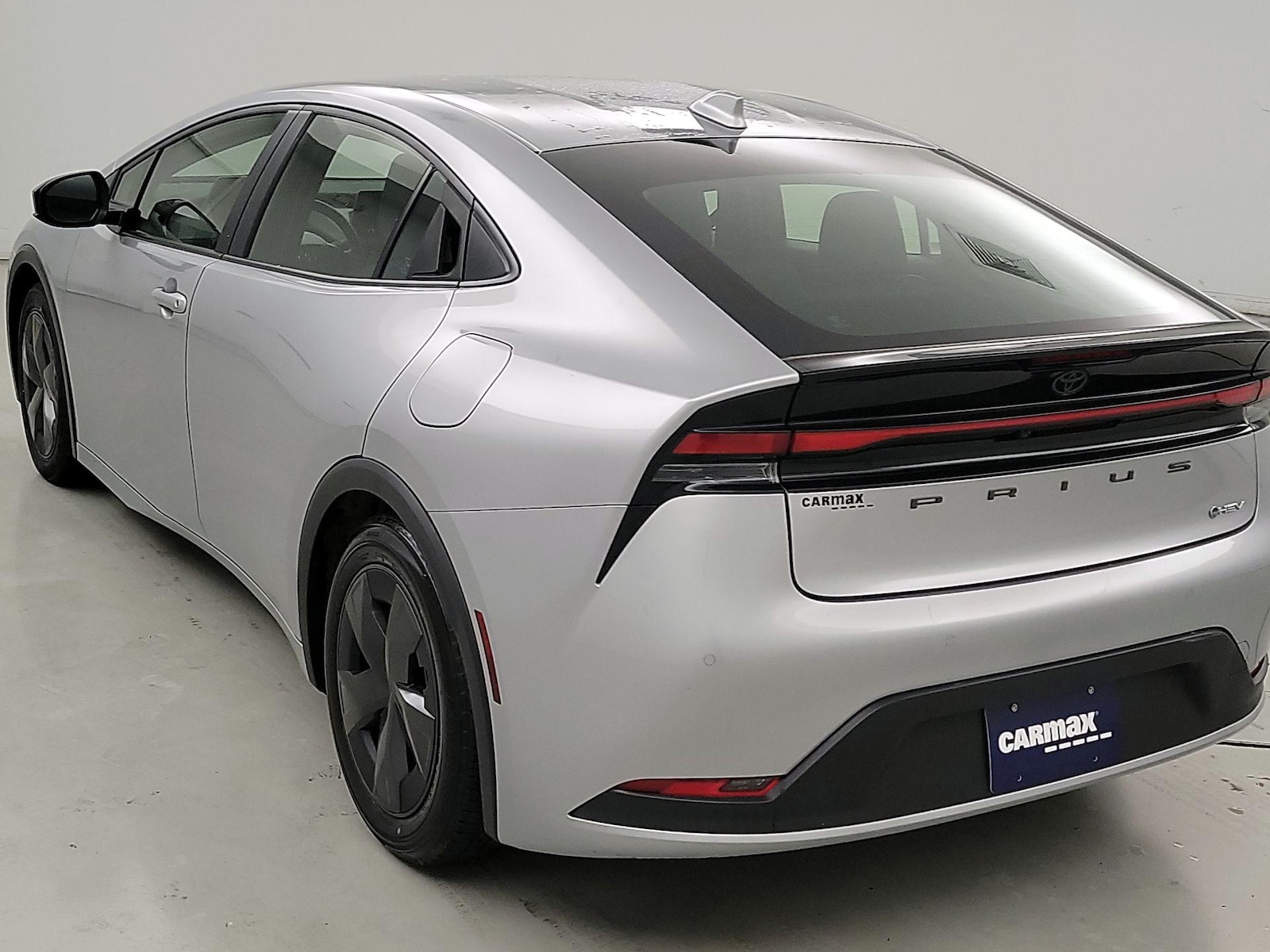2025 Toyota Prius LE - Photo 8