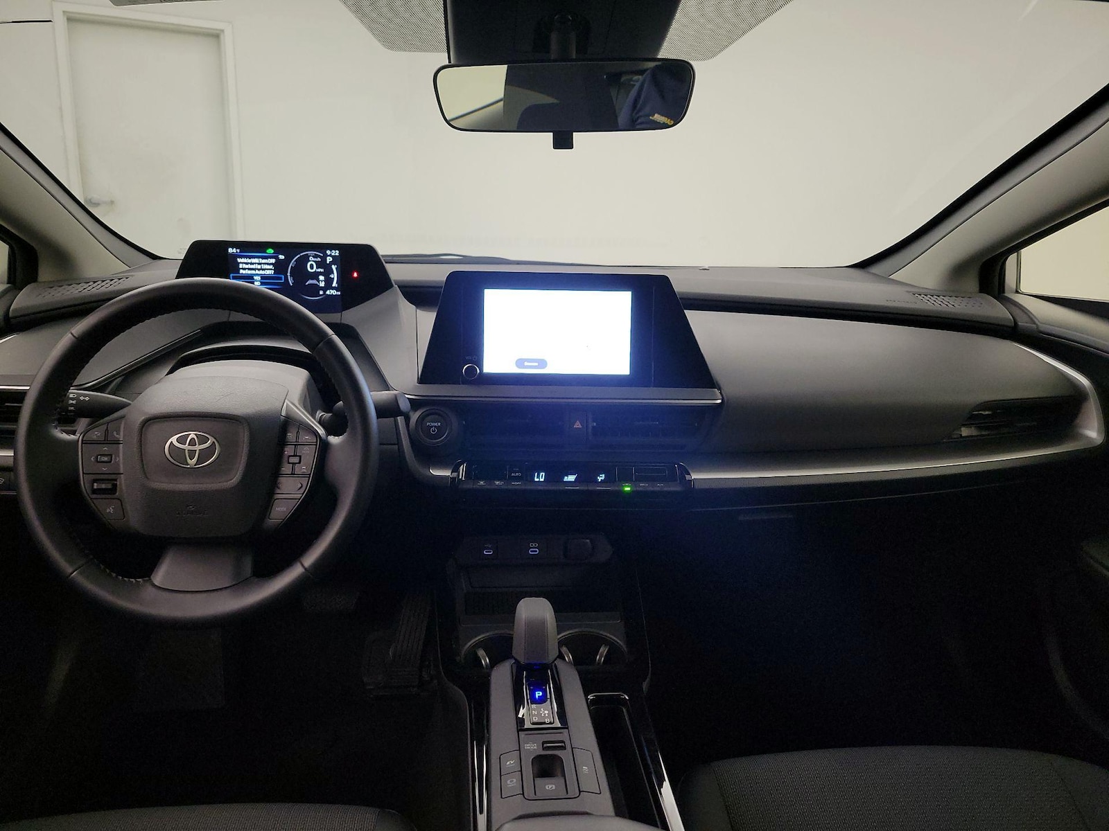 2025 Toyota Prius LE - Photo 9