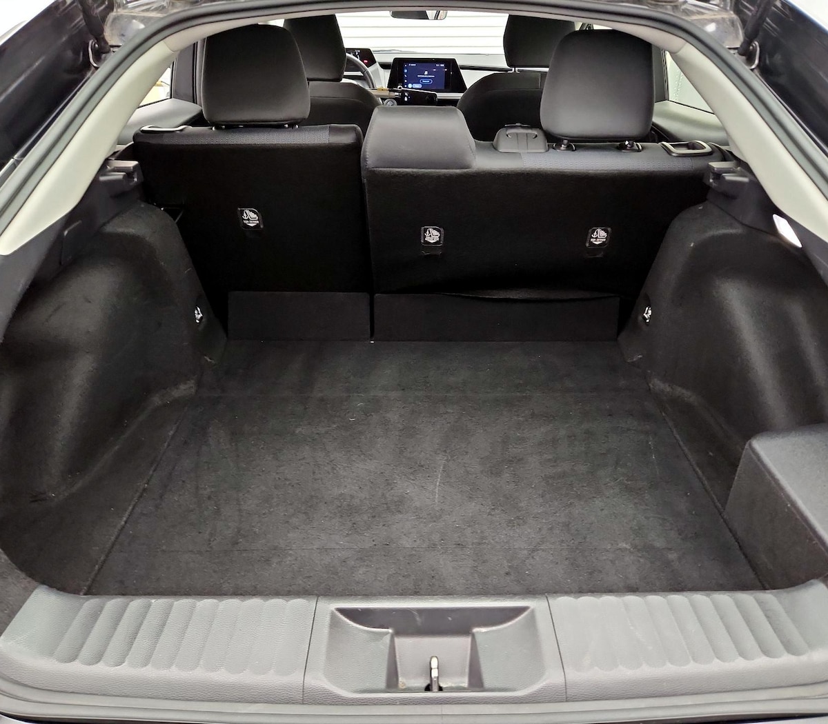 Trunk/Cargo (Seats Up)