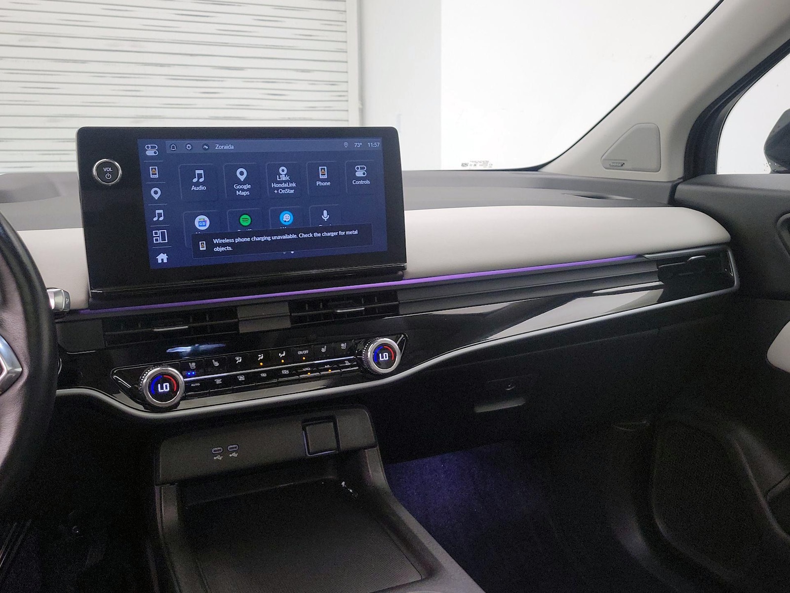 Apple CarPlay® & Android Auto™