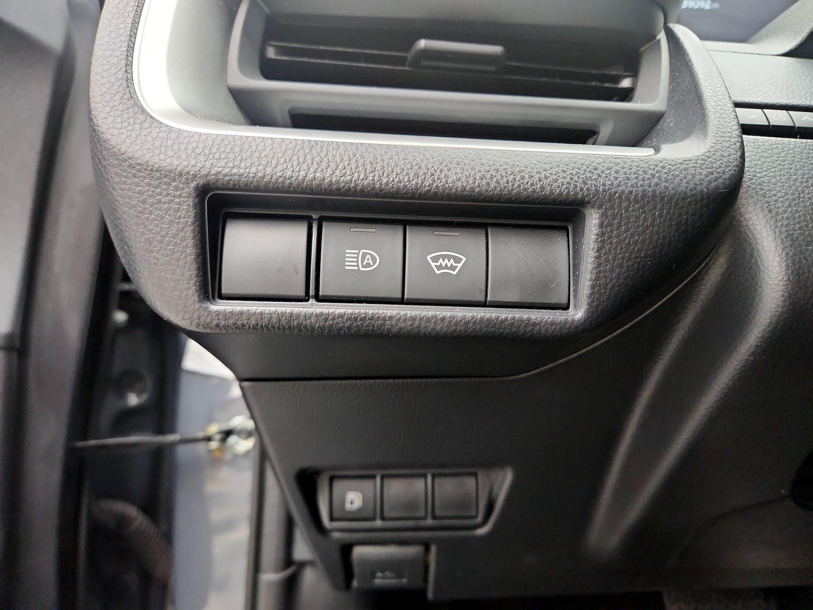 2025 Toyota Prius LE - Photo 14