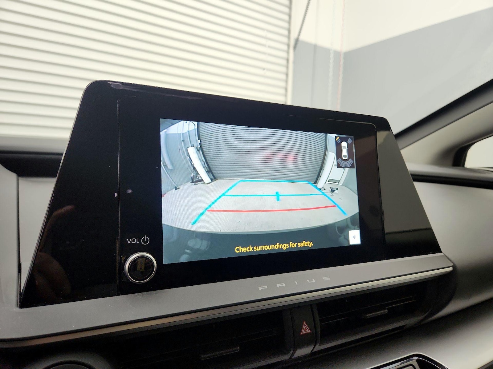 2025 Toyota Prius LE - Photo 15
