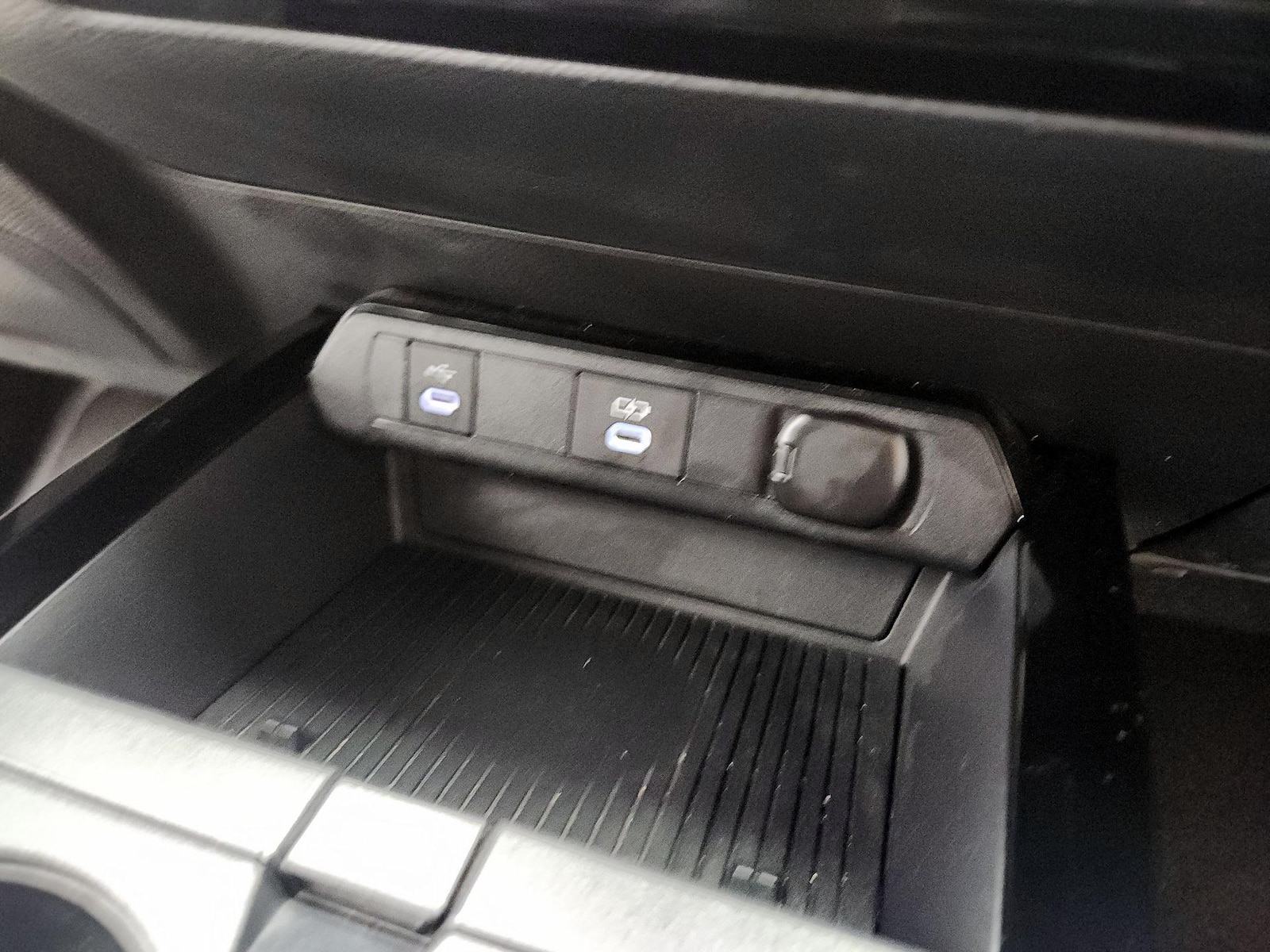 2025 Toyota Prius LE - Photo 19