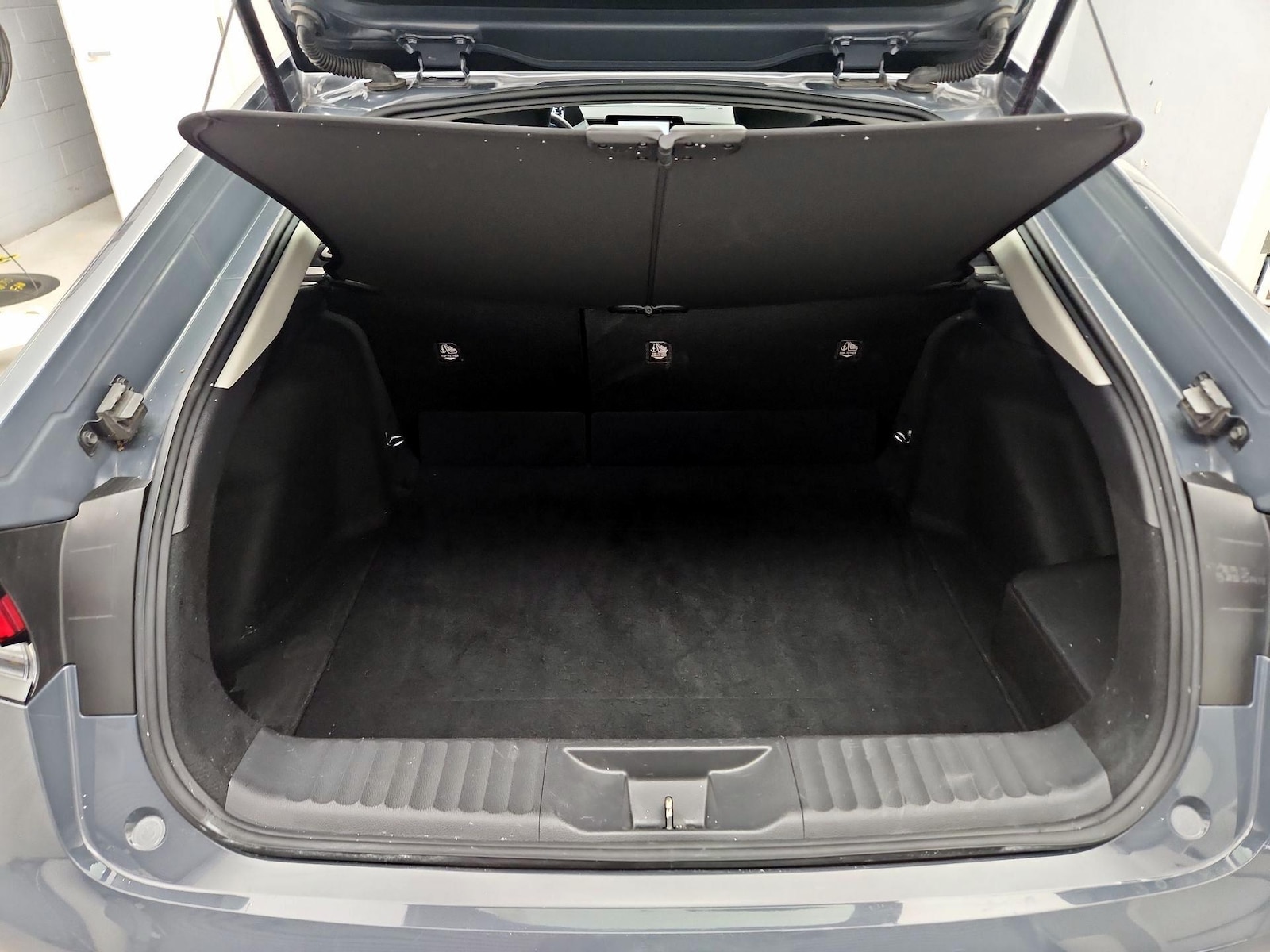 2025 Toyota Prius LE - Photo 21