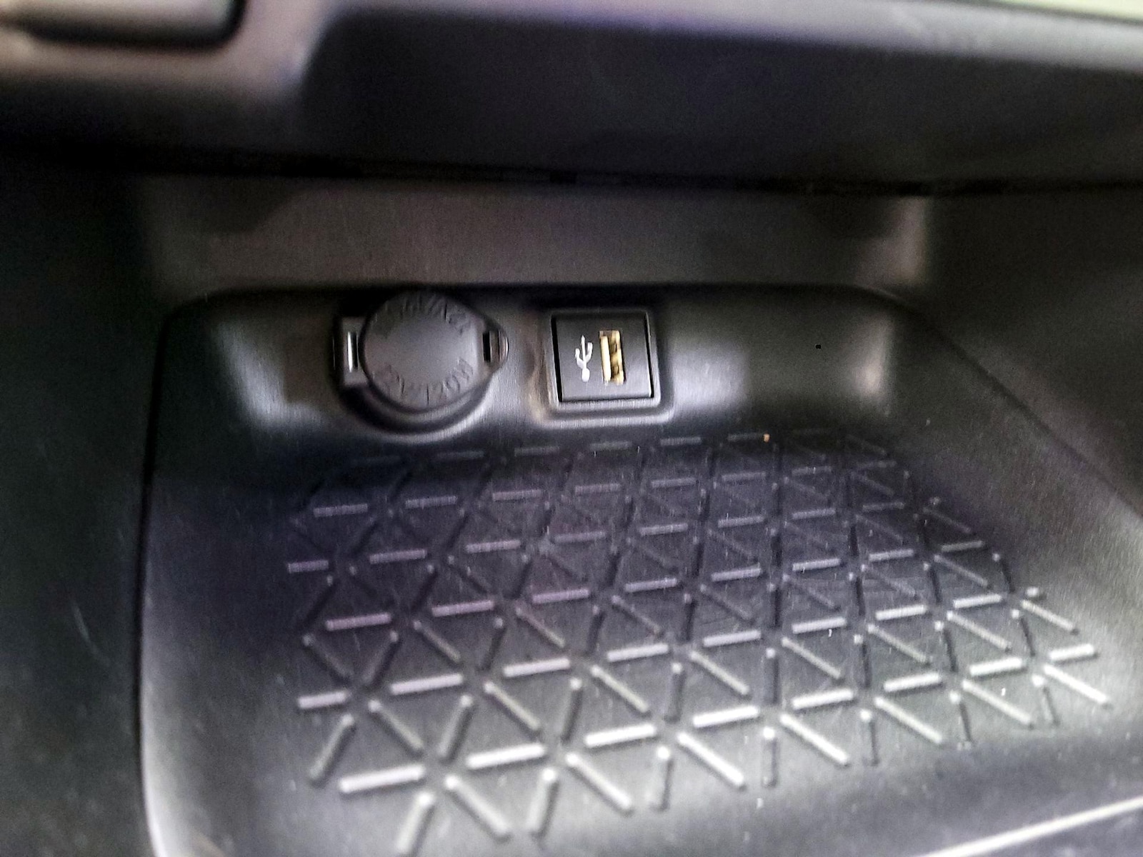 2025 Toyota RAV4 LE - Photo 20