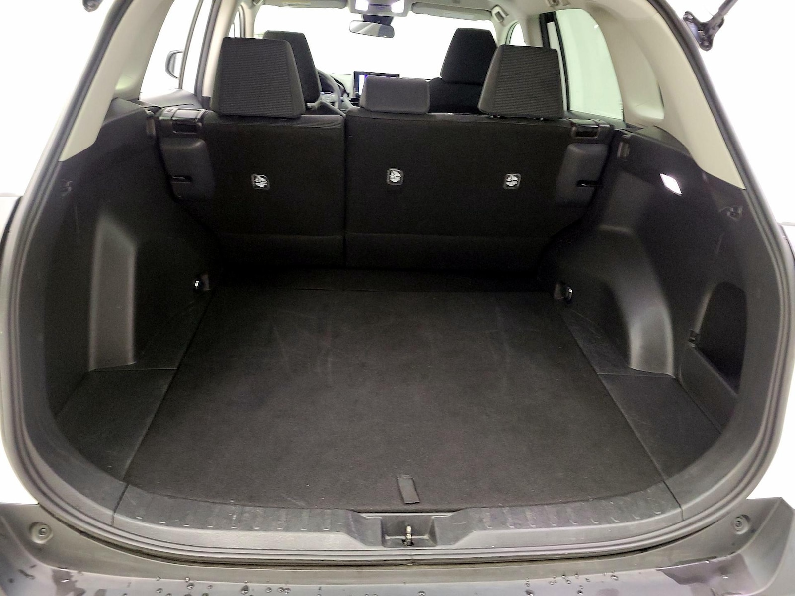 2025 Toyota RAV4 LE - Photo 22