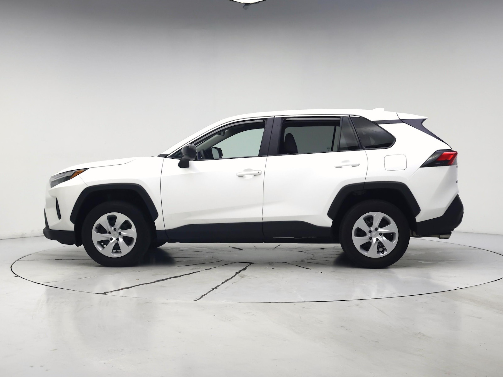 2025 Toyota RAV4 LE - Photo 4
