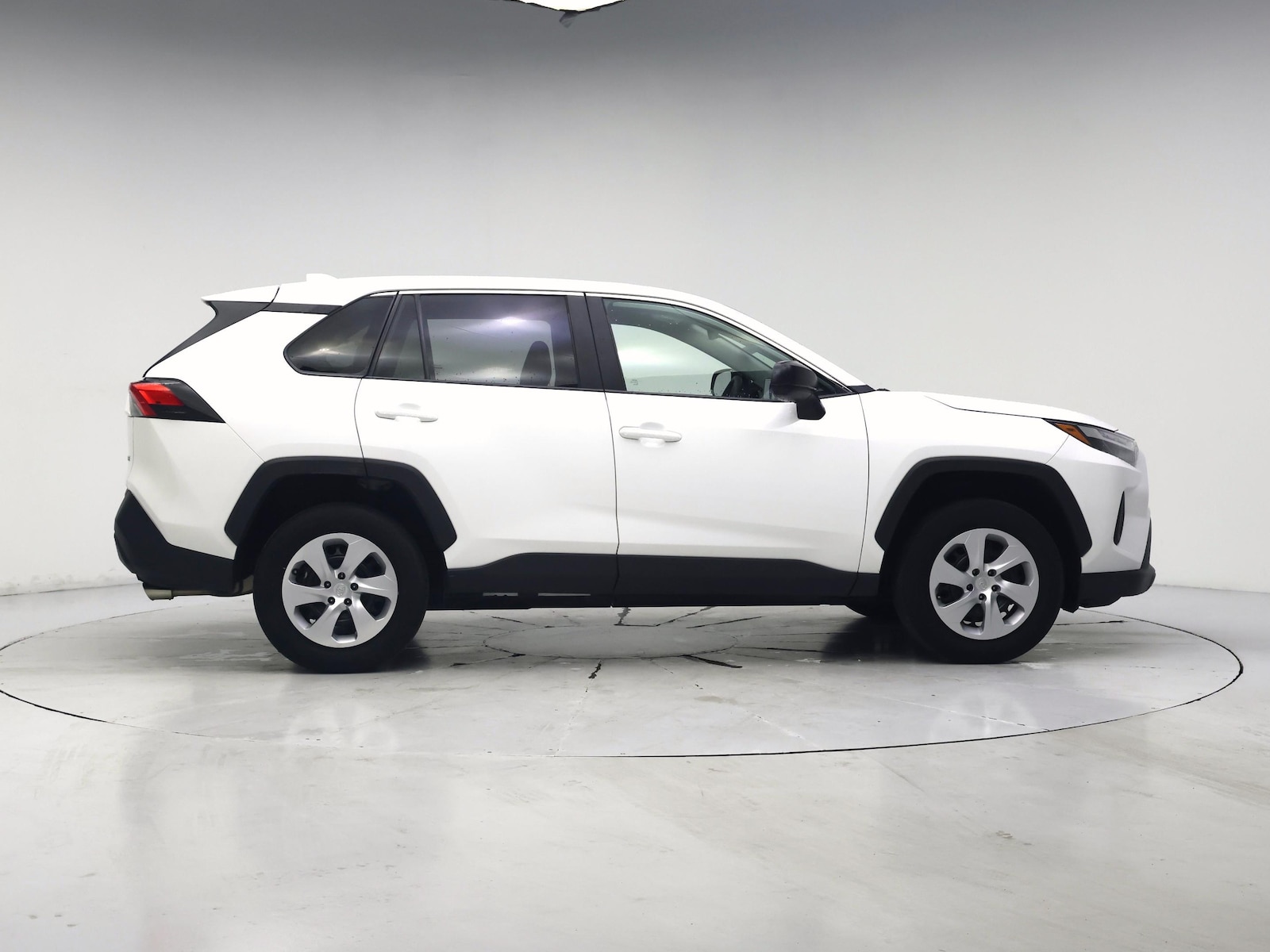 2025 Toyota RAV4 LE - Photo 8