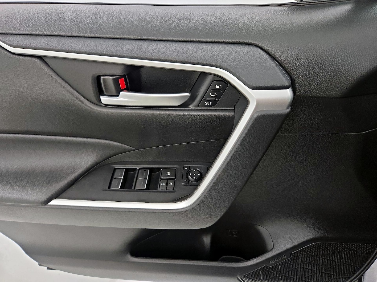 2024 Toyota RAV4 XLE Premium - Photo 13