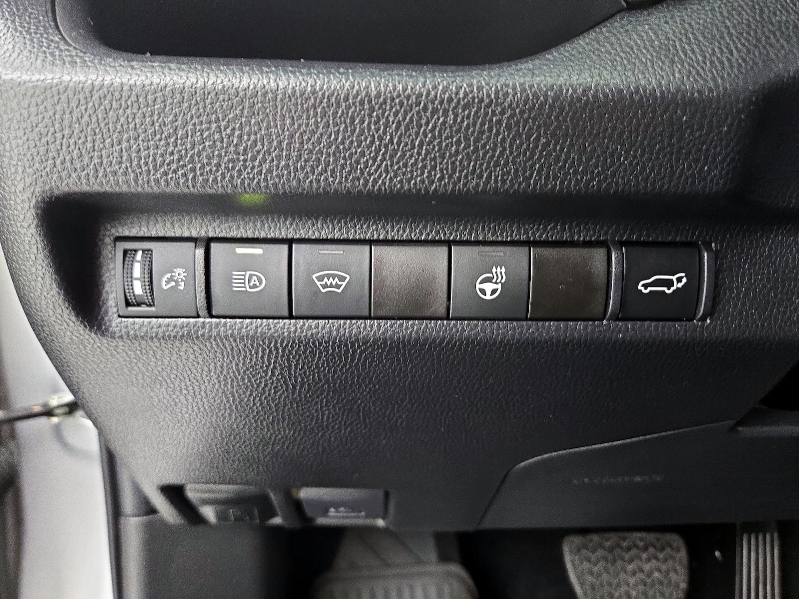 2024 Toyota RAV4 XLE Premium - Photo 14