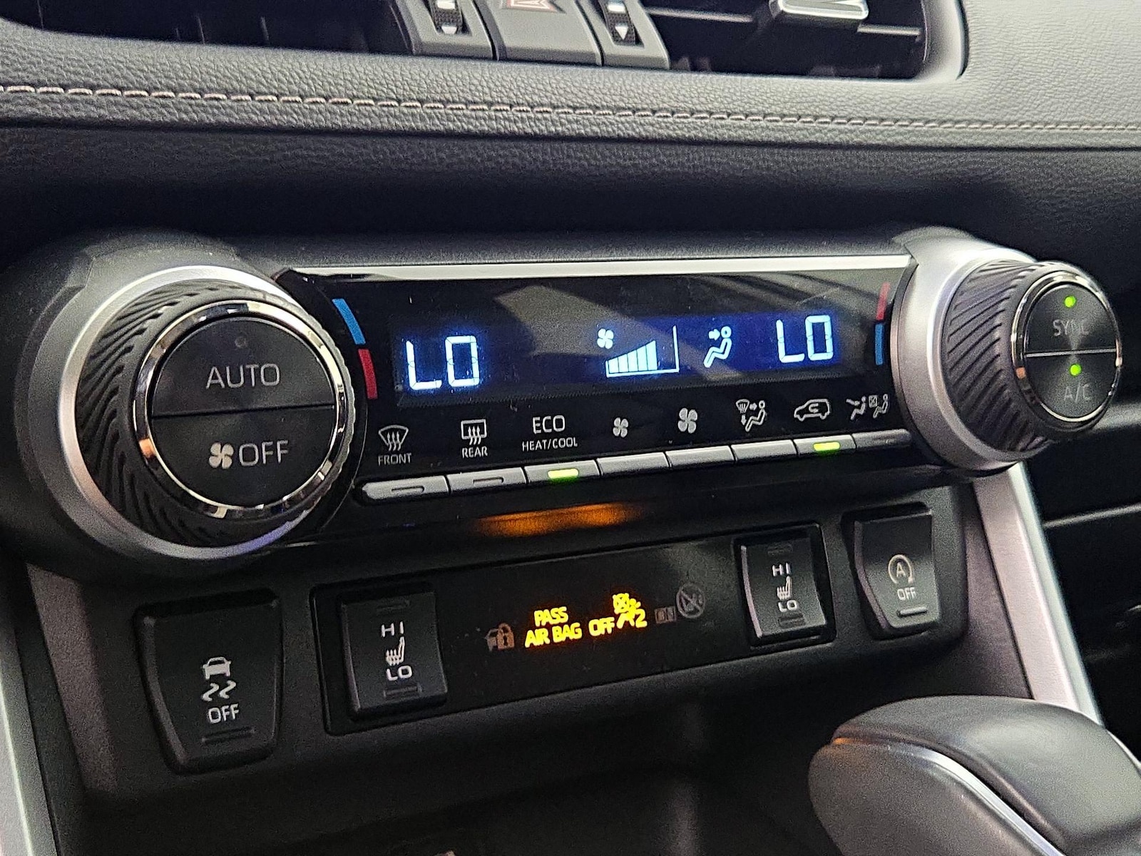 2024 Toyota RAV4 XLE Premium - Photo 17