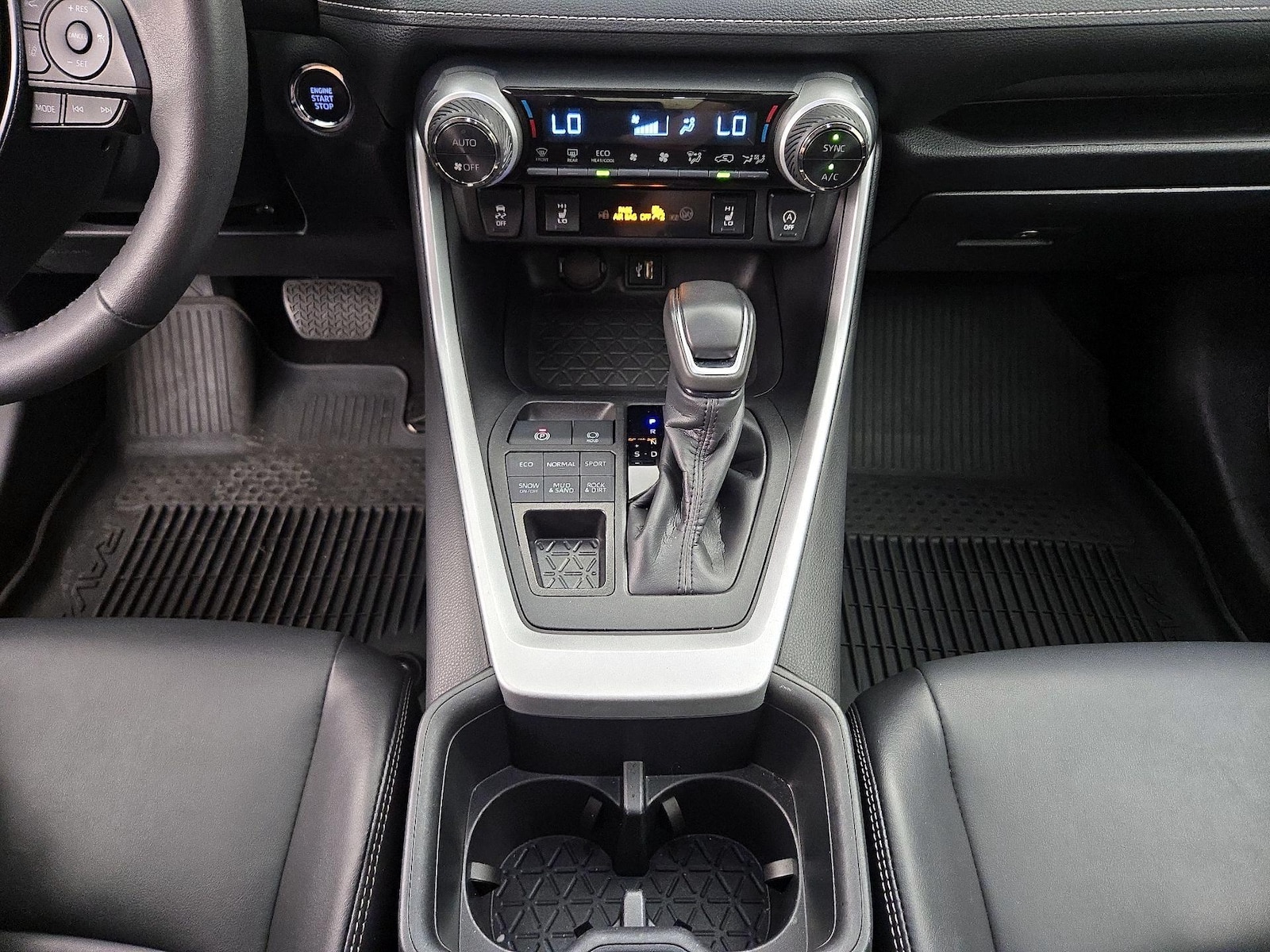 2024 Toyota RAV4 XLE Premium - Photo 18