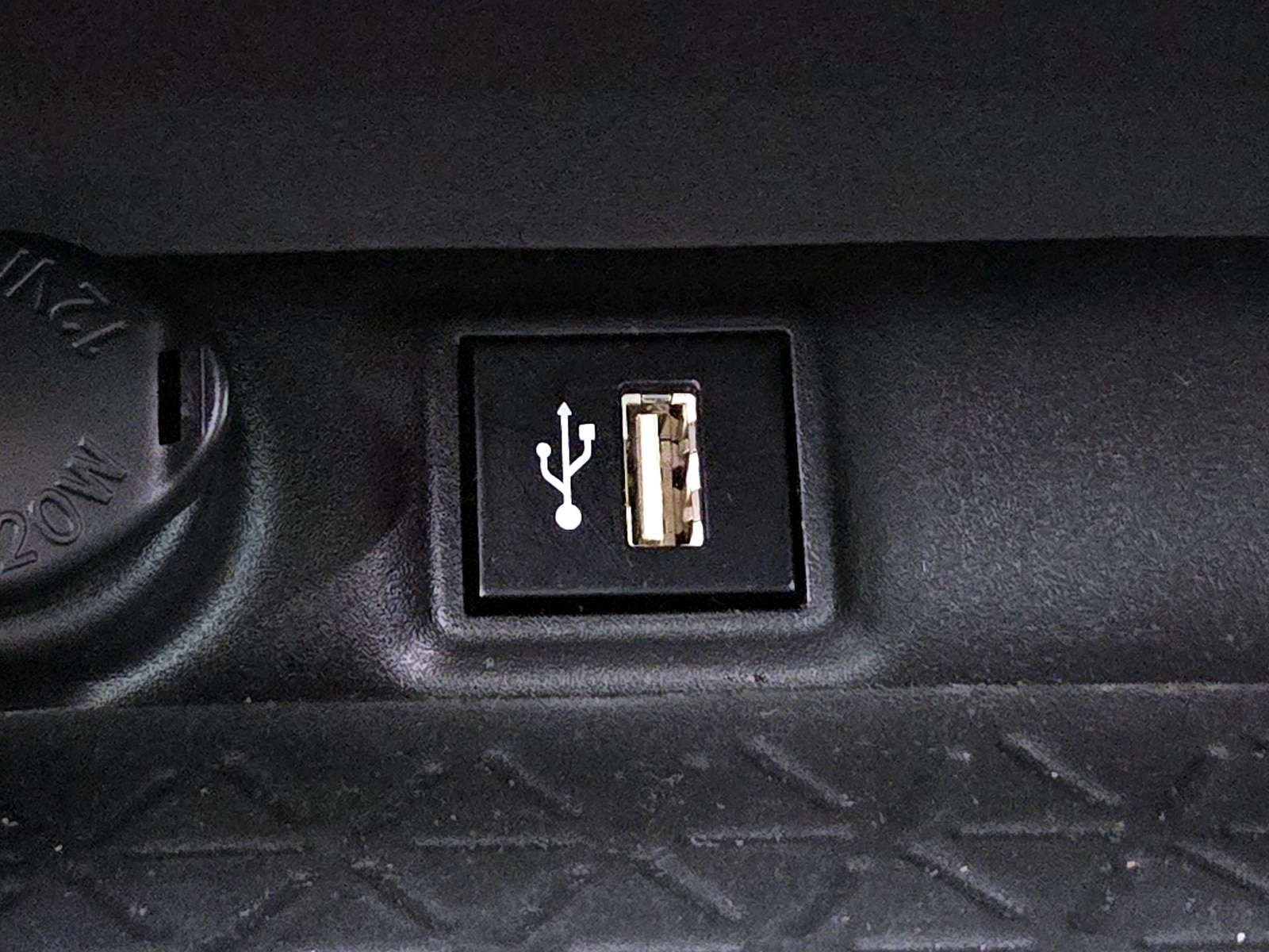 2024 Toyota RAV4 XLE Premium - Photo 19