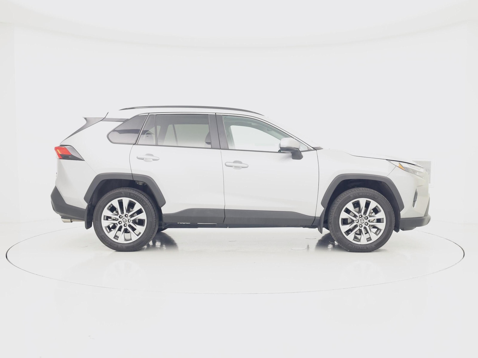 2024 Toyota RAV4 XLE Premium - Photo 8