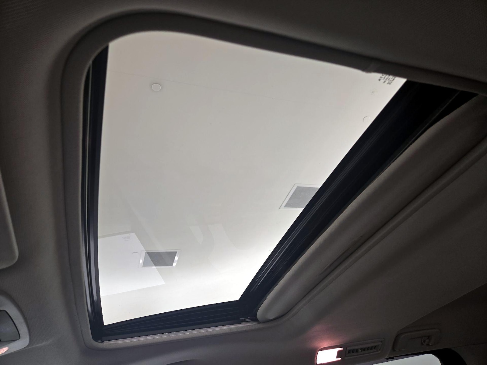 Sunroof(s) & Overhead Airbags