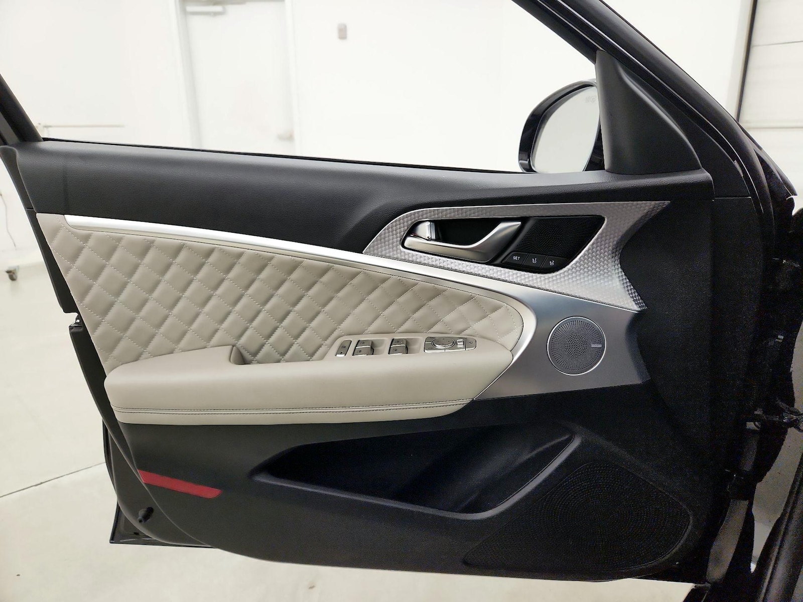 2023 GENESIS G70 Standard - Photo 13