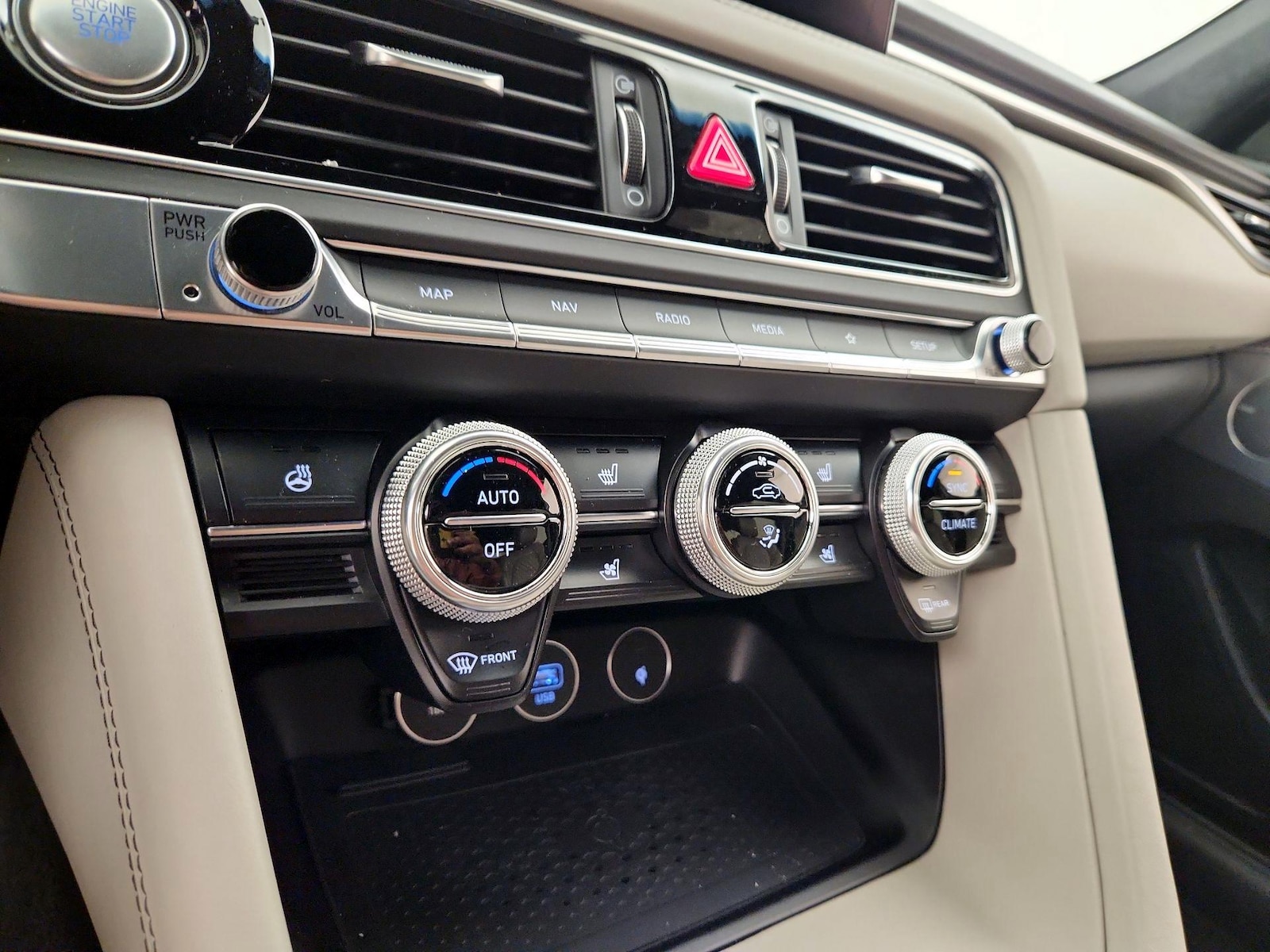 2023 GENESIS G70 Standard - Photo 18
