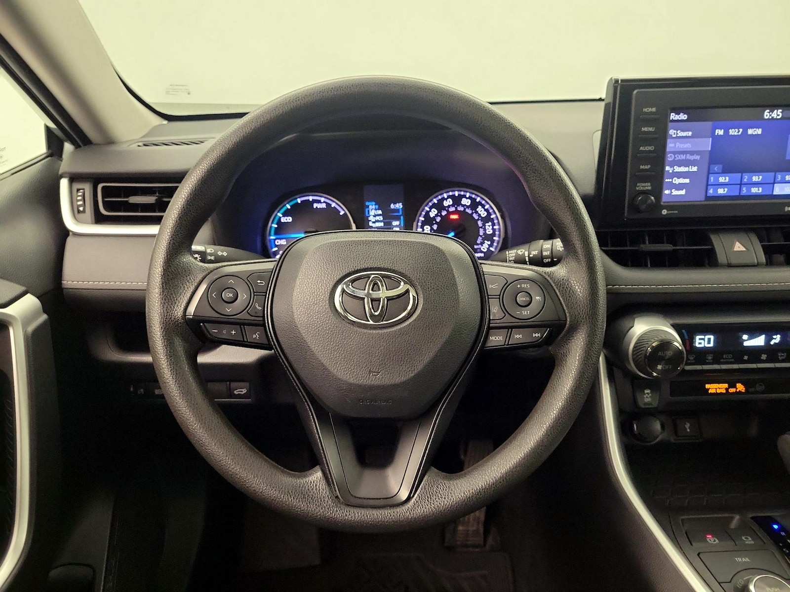 2022 Toyota RAV4 XLE - Photo 11