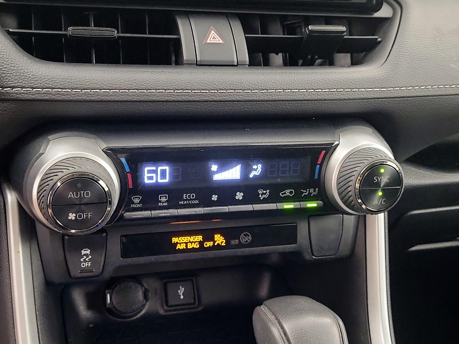 2022 Toyota RAV4 XLE - Photo 17