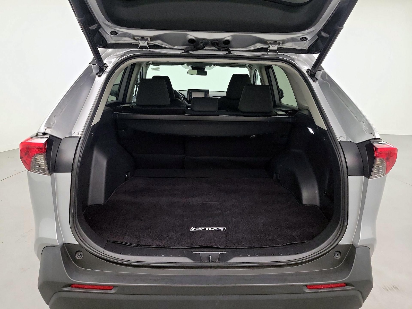 2022 Toyota RAV4 XLE - Photo 22