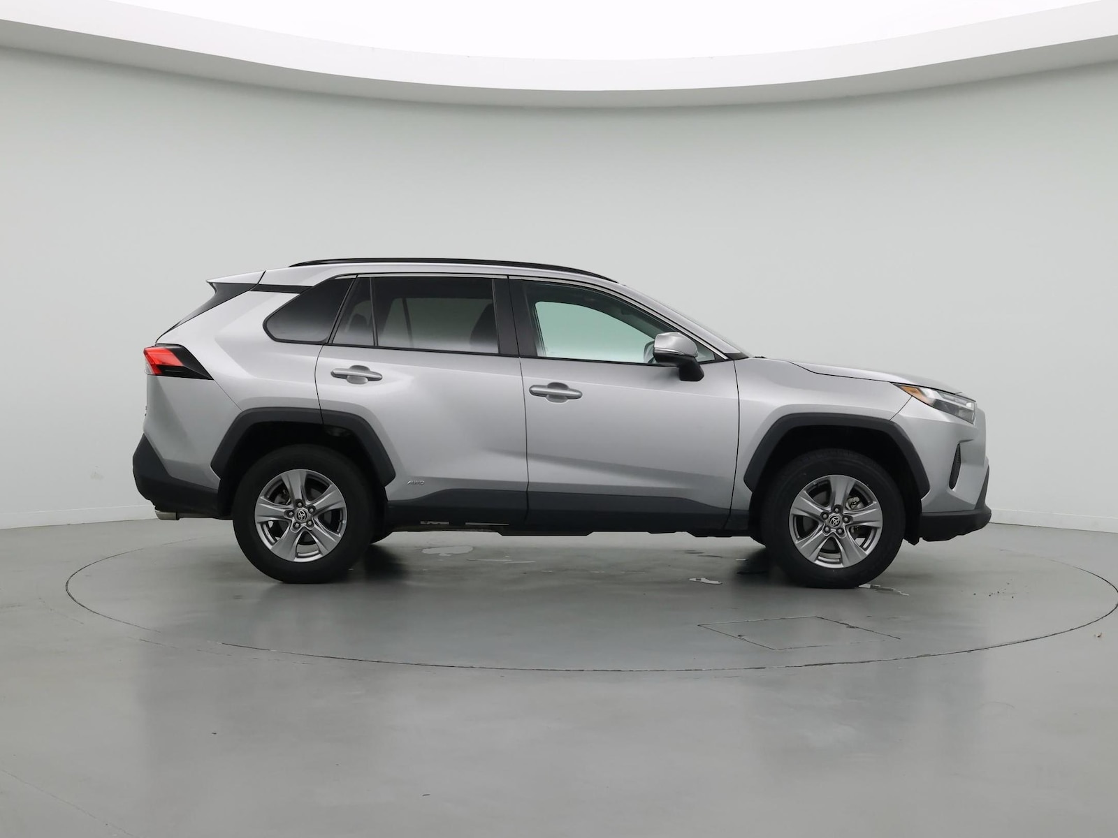2022 Toyota RAV4 XLE - Photo 8