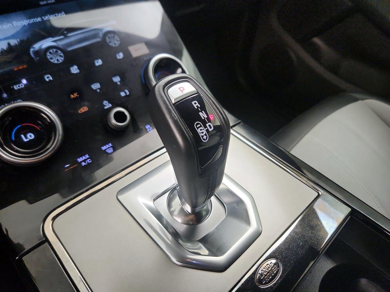 2022 Land Rover Range Rover Evoque SE - Photo 17