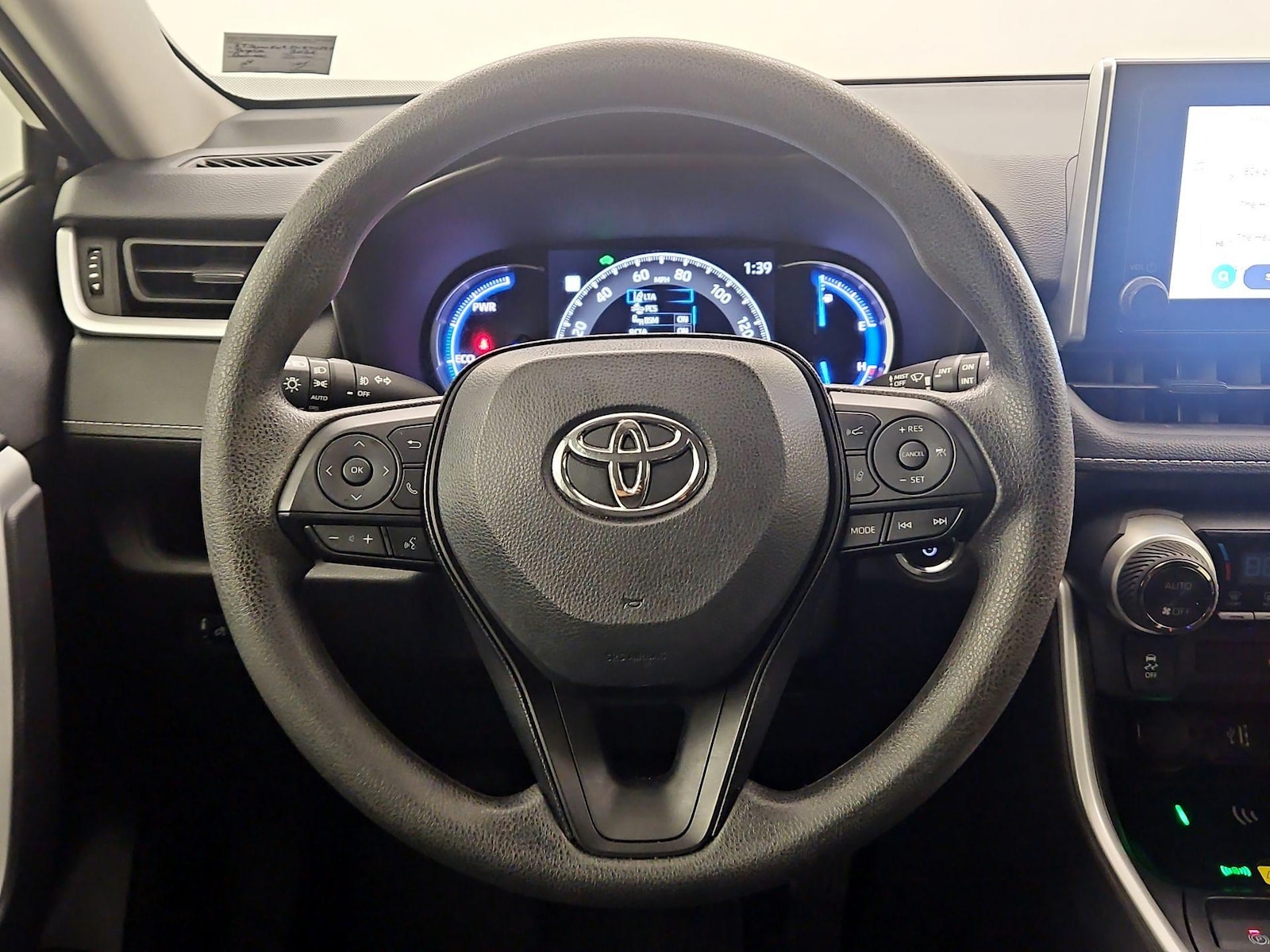 2025 Toyota RAV4 Woodland Edition - Photo 11