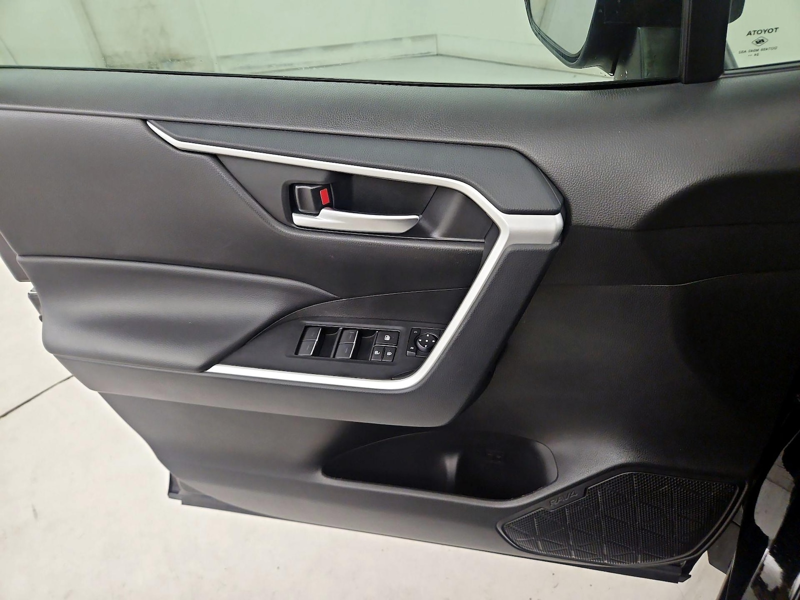2025 Toyota RAV4 Woodland Edition - Photo 13